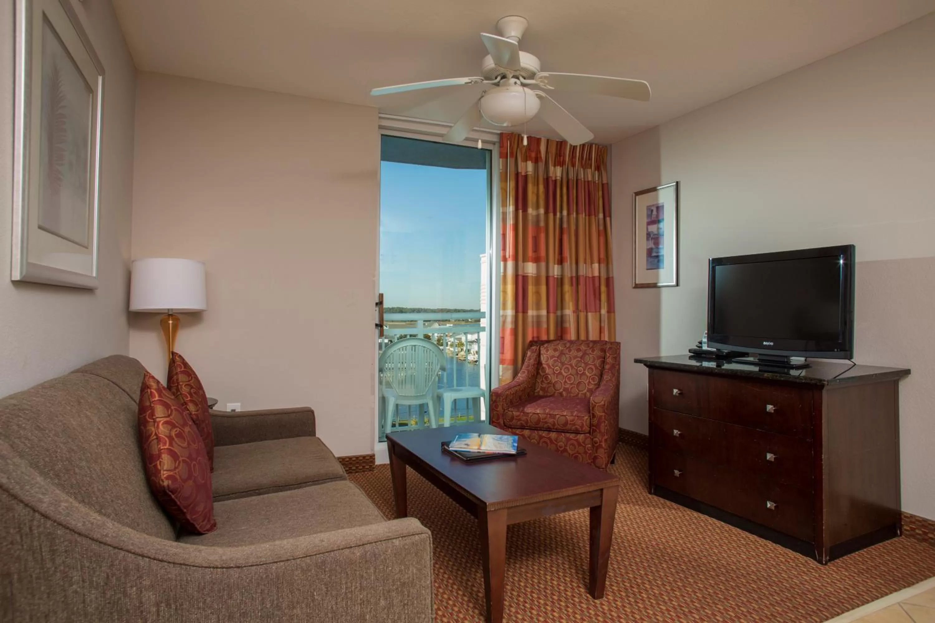 Communal lounge/ TV room in Prince Resort