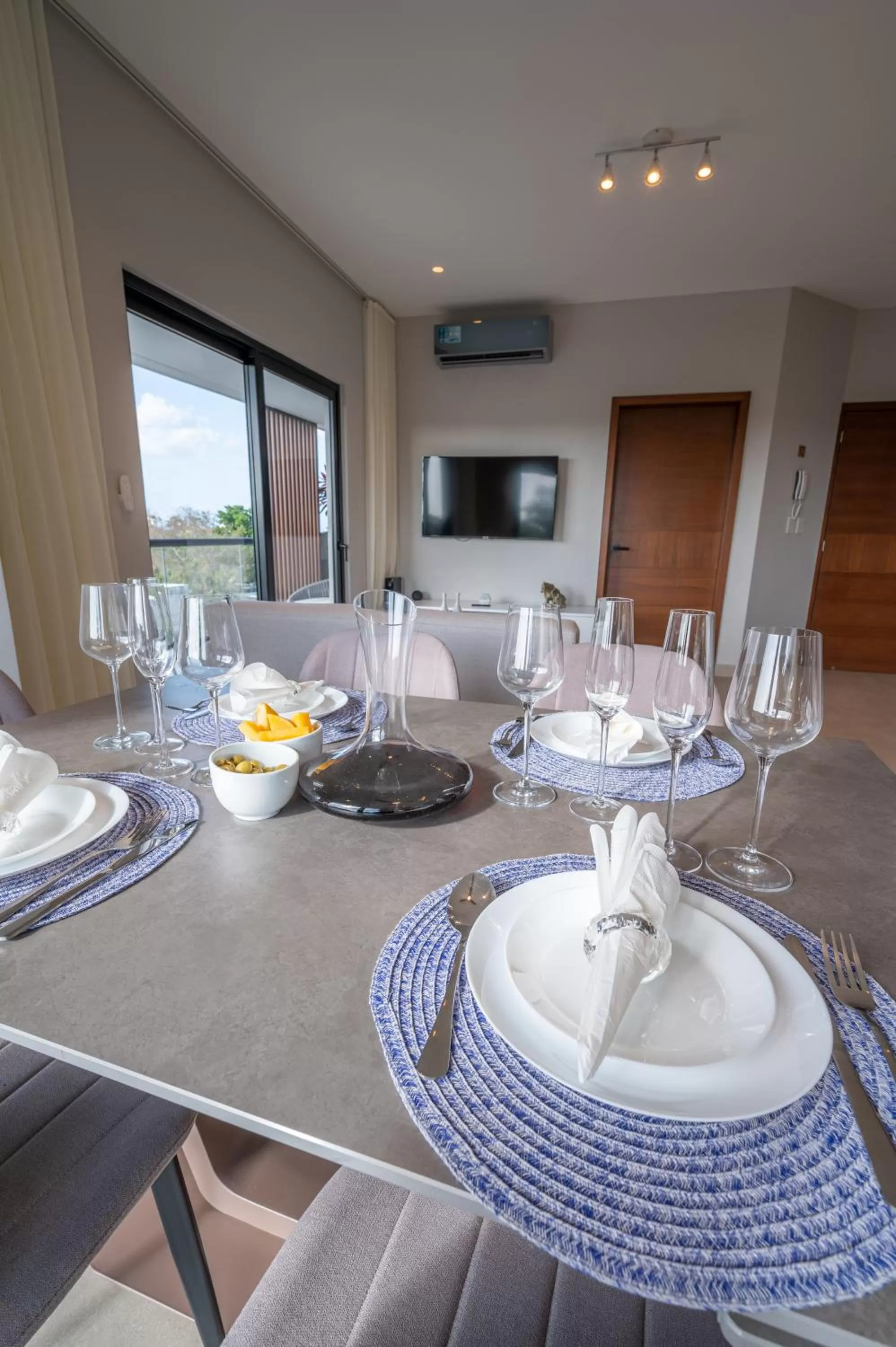 Dining area in Kippal - Modern Oasis - ApartHotel