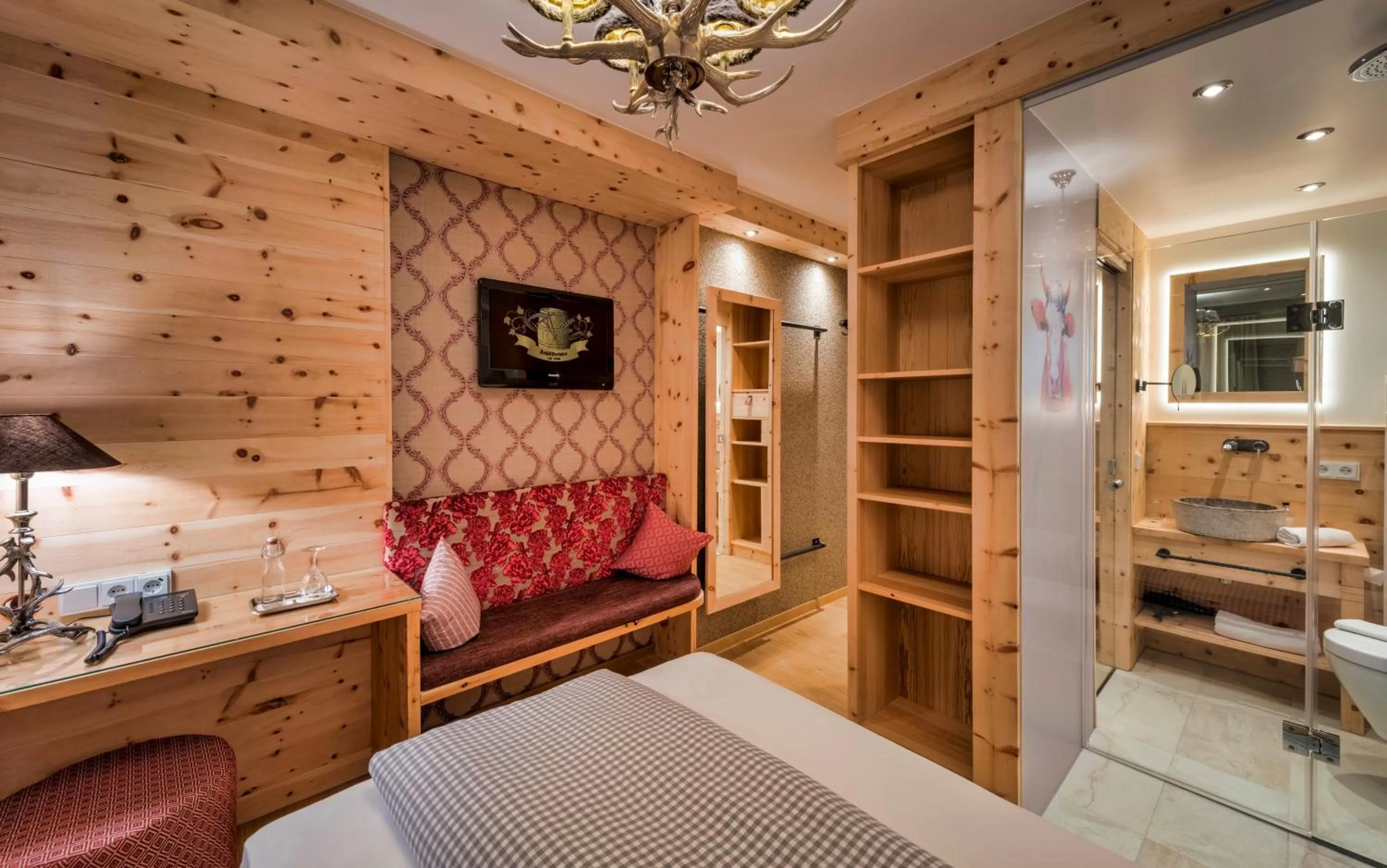 Photo of the whole room, Bed in Hotel Schäfflerwirt