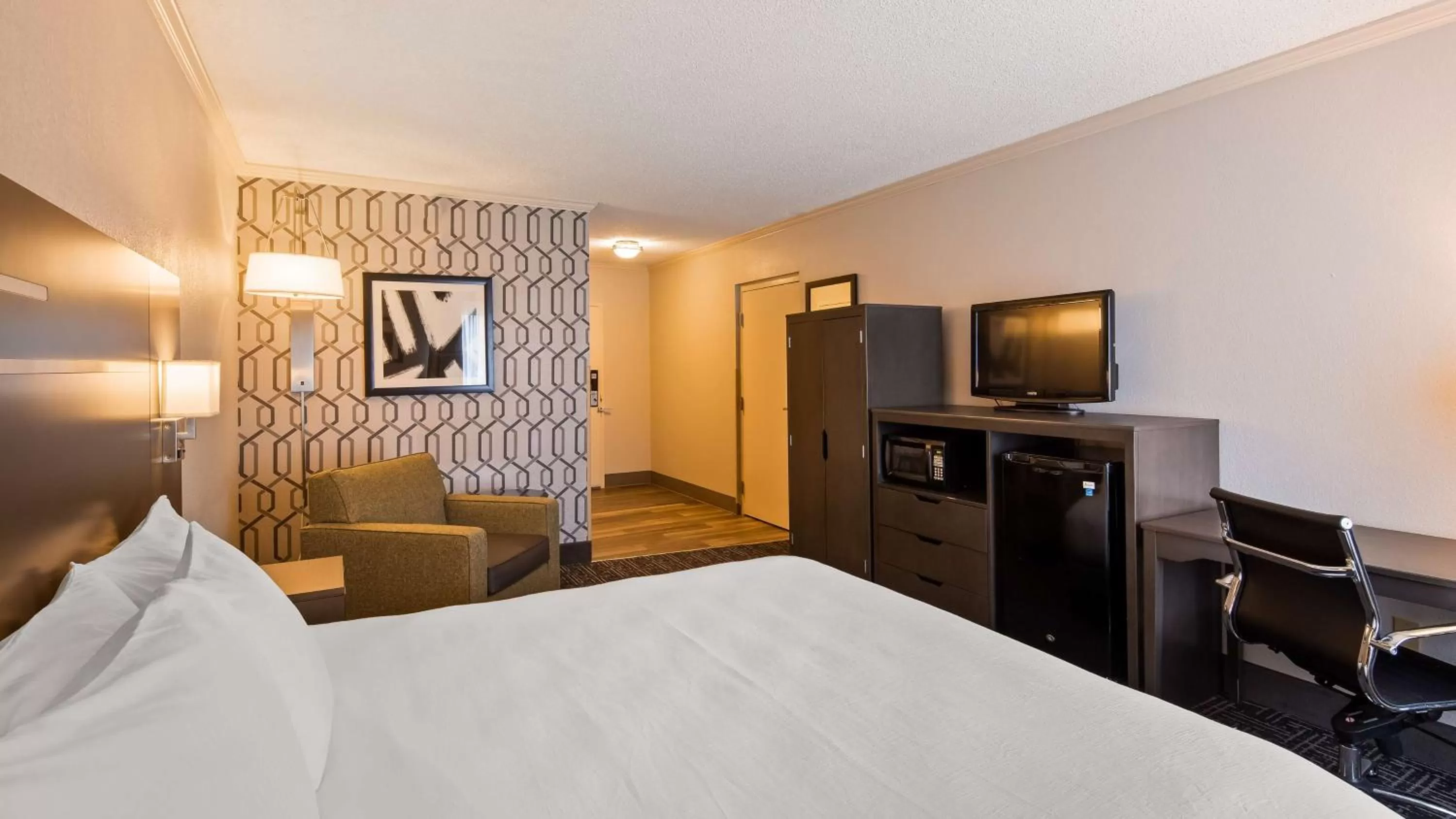 Bedroom, Bed in Best Western Plus Morristown Conference Center