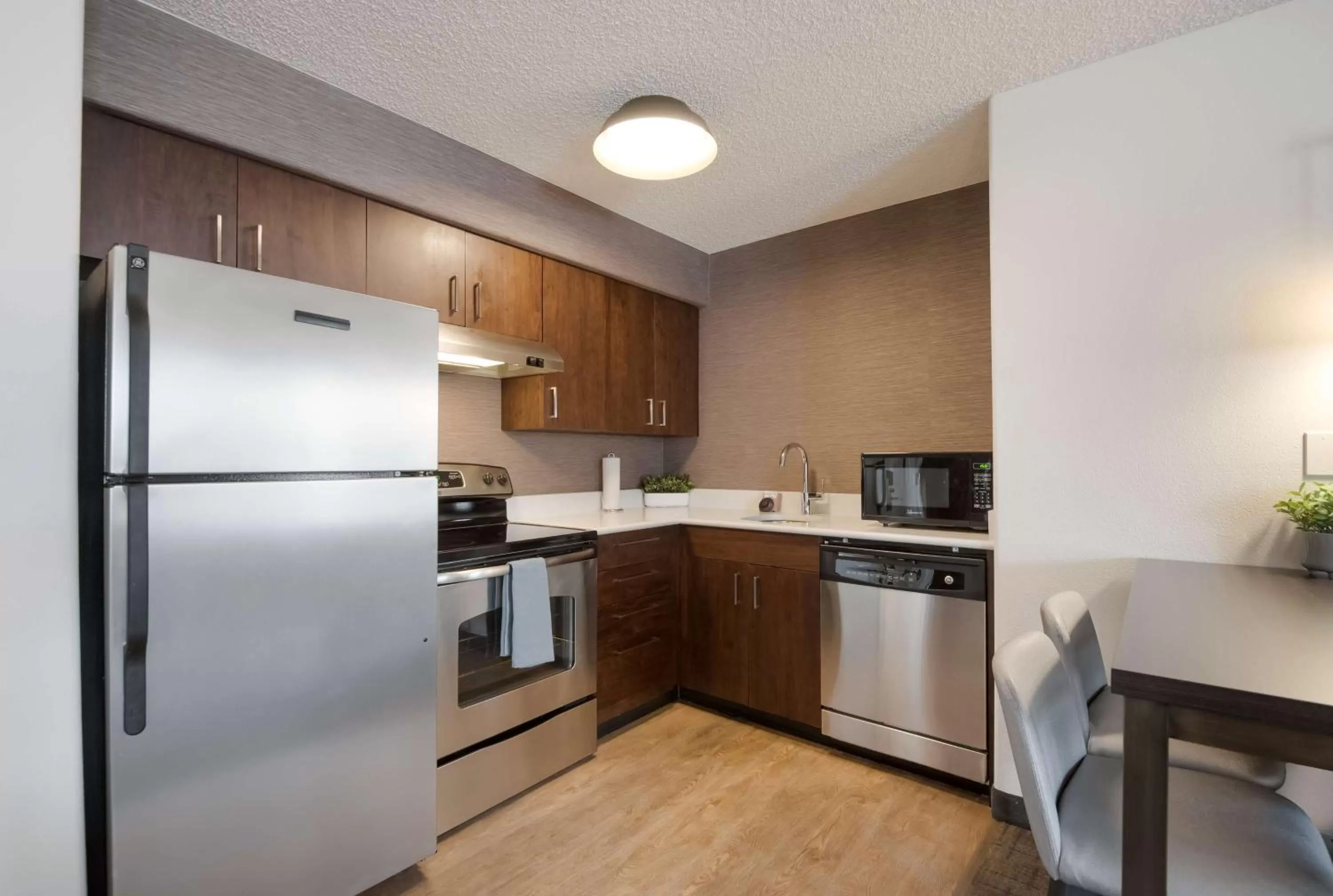 Kitchen or kitchenette in Sonesta ES Suites Reno
