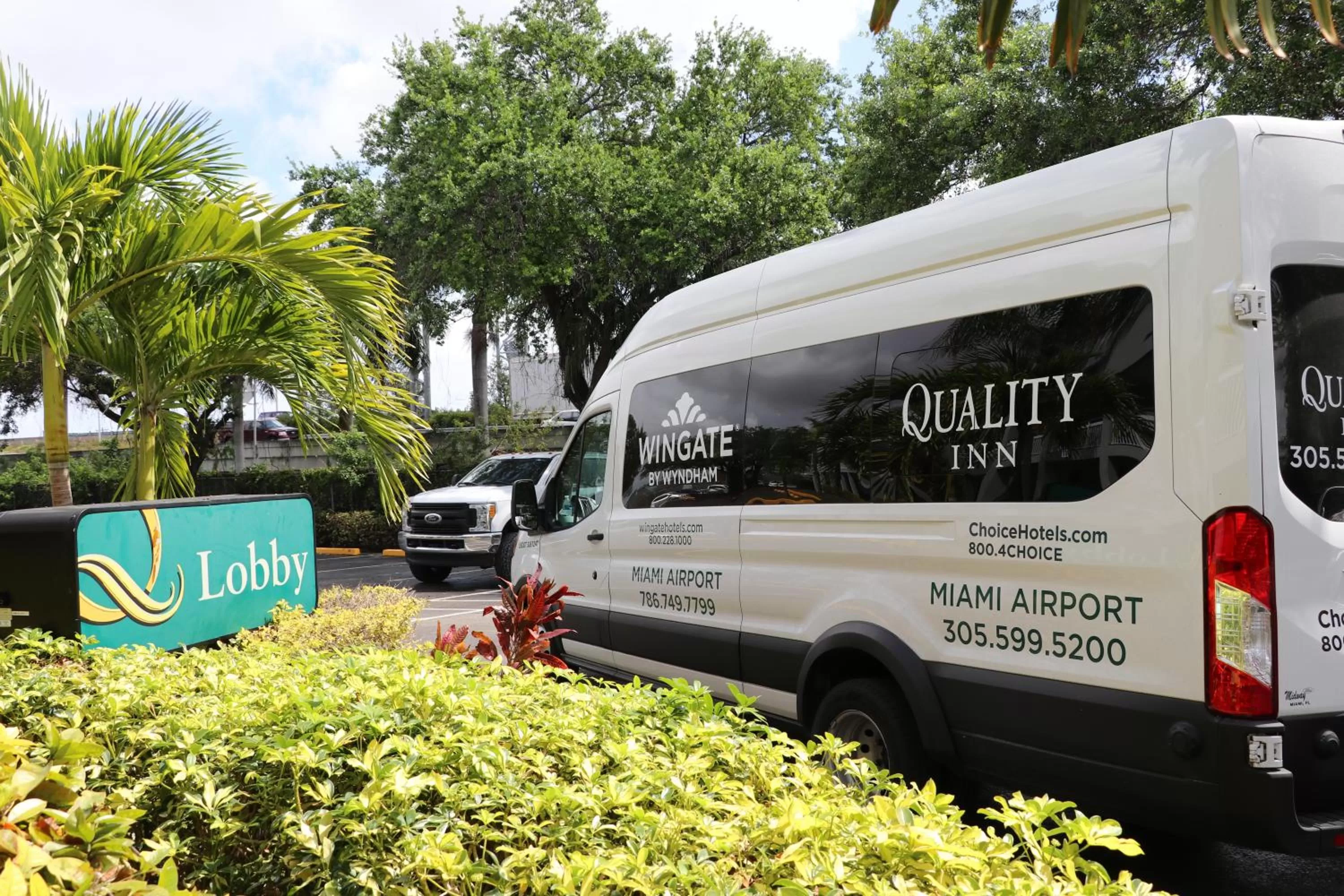 shuttle in Quality Inn Miami Airport - Doral
