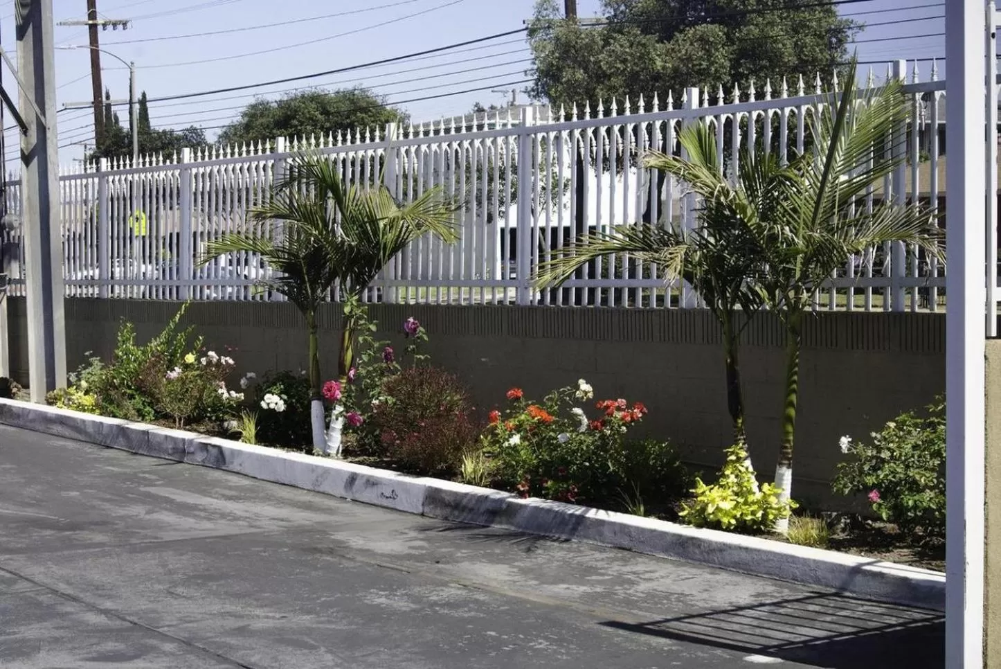 Property building in Kings Motel Inglewood
