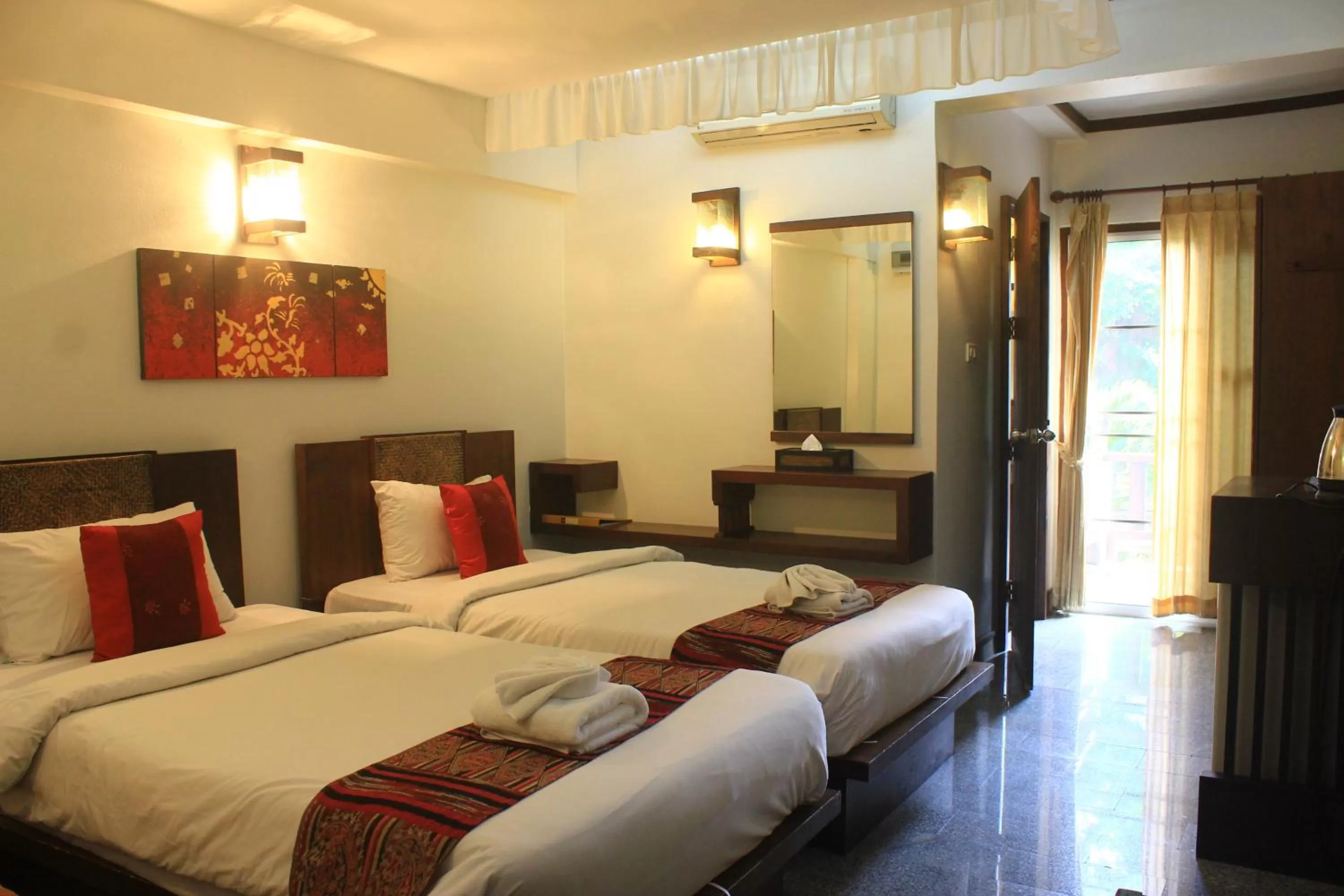 Standard Twin Room with Shower in Rainforest ChiangMai Hotel