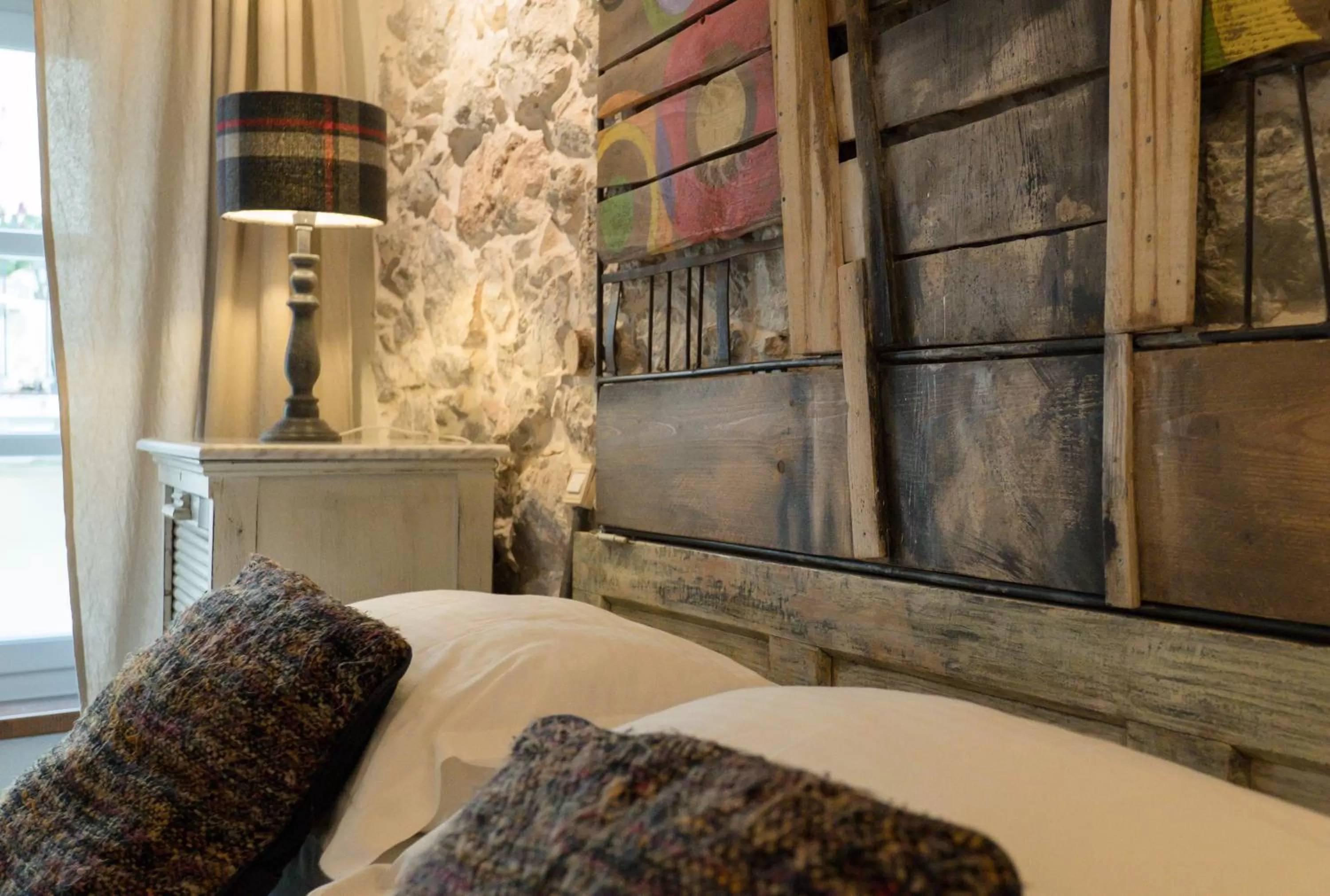 Decorative detail, Bed in Amymone and Adiandi