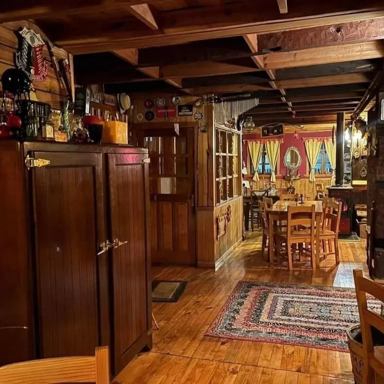 Restaurant/places to eat, Lounge/Bar in Hotel Antigua Casona Patagonia