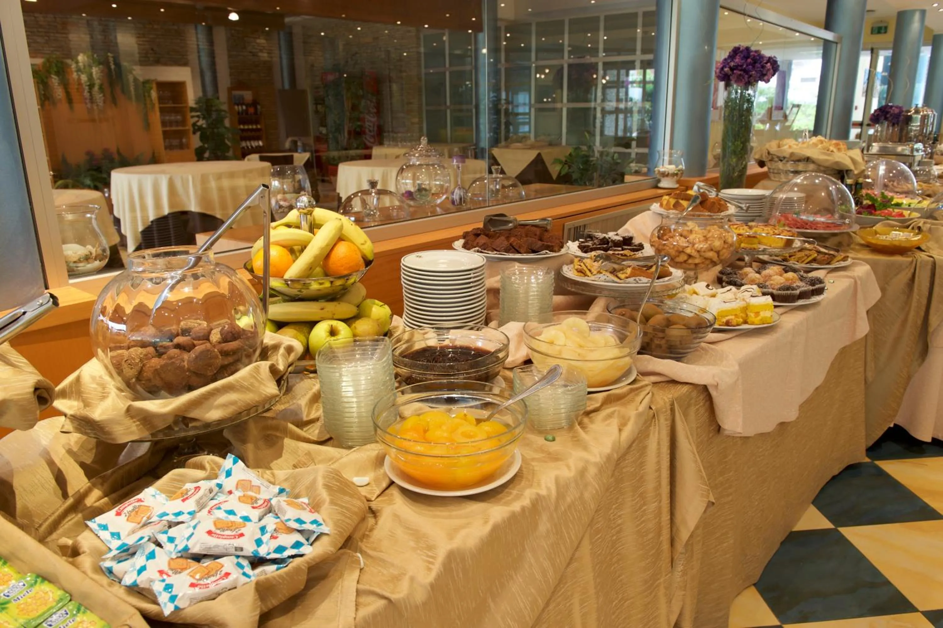 Restaurant/places to eat in Albergo Mediterraneo