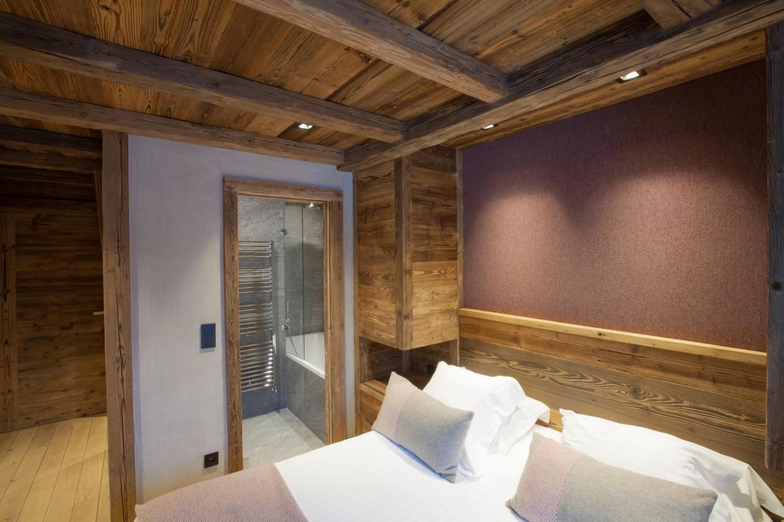 Bedroom, Bed in Au Coin Du Feu