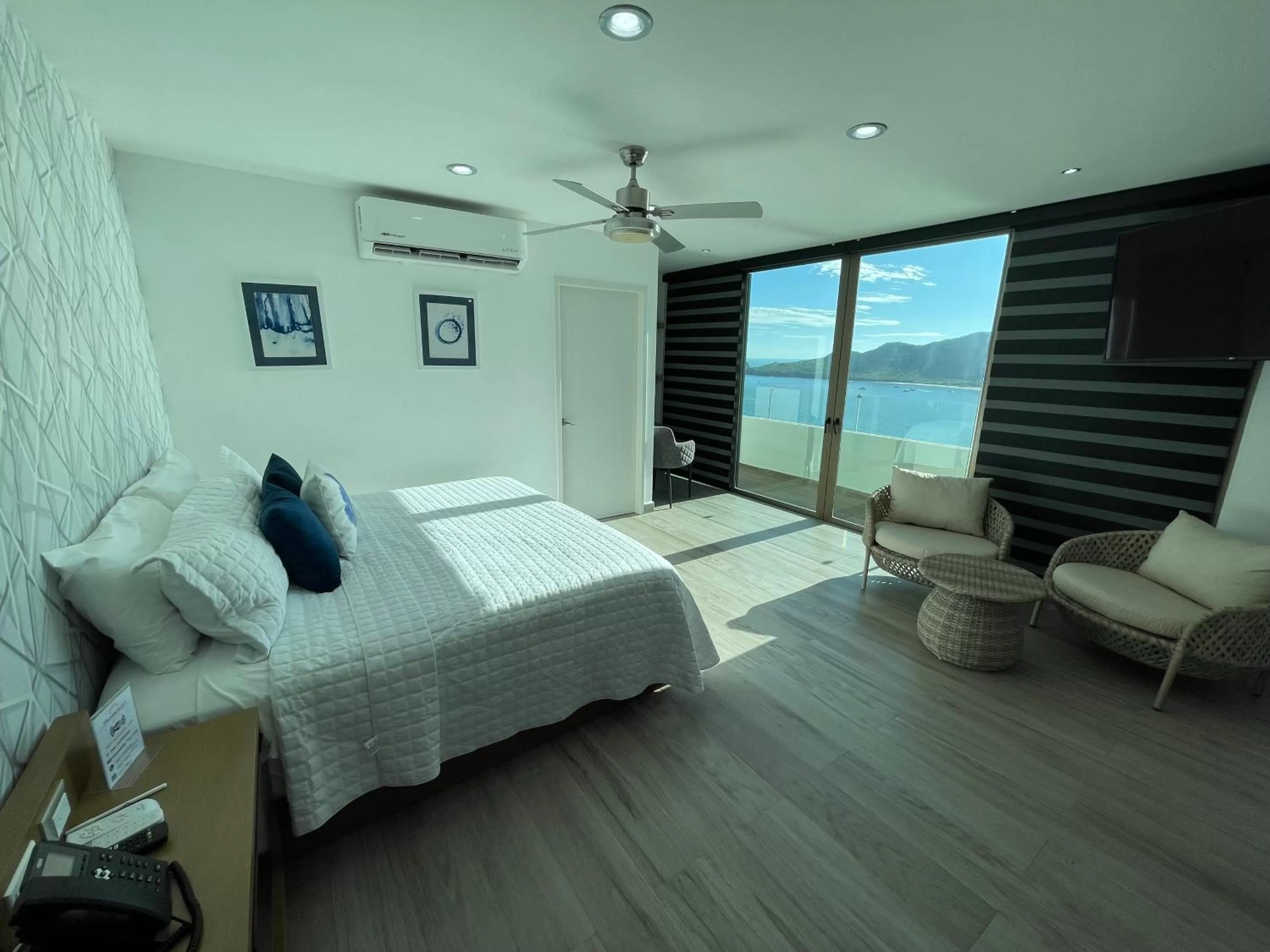 Photo of the whole room, Bed in Hotel Tramamoto Mazatlan