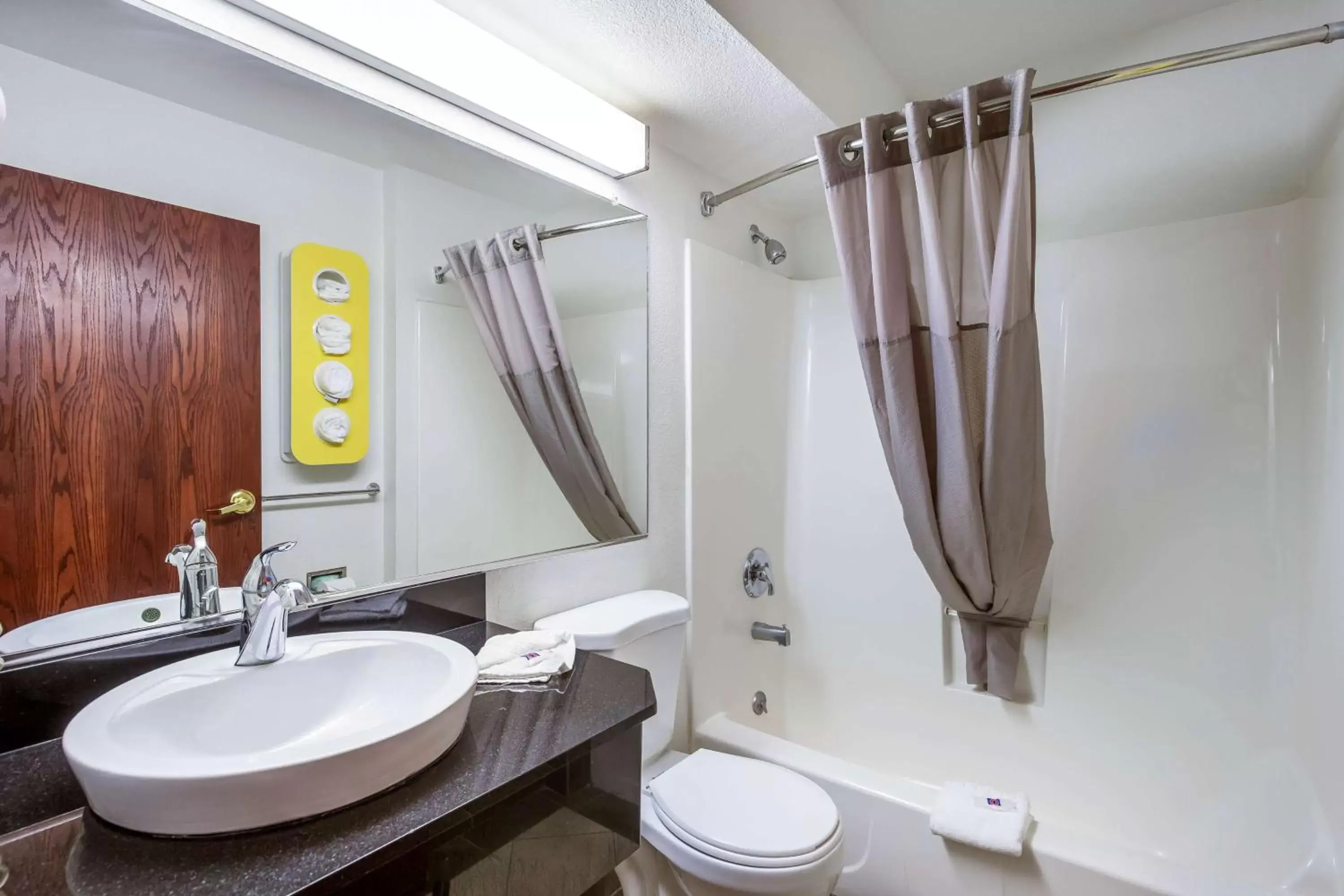 Deluxe Queen Room - single occupancy - Non-Smoking in Motel 6-Dixon, CA Deluxe Queen Room - single occupancy - Non-Smoking in Motel 6-Dixon, CA