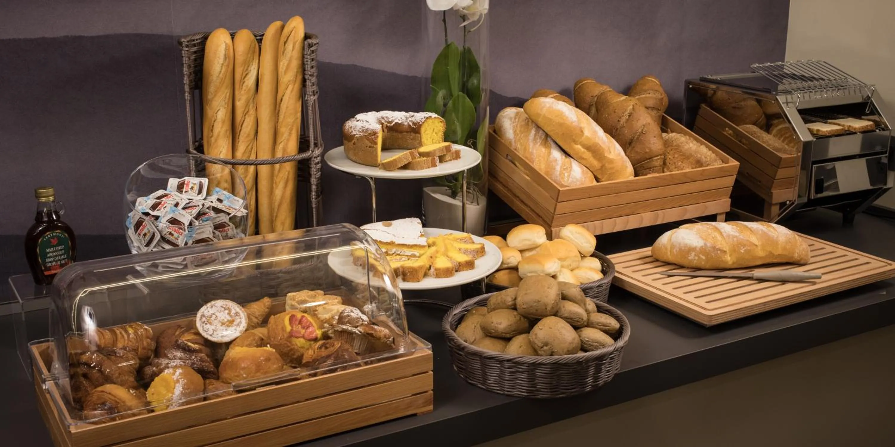 Food and drinks in Hotel The Cube