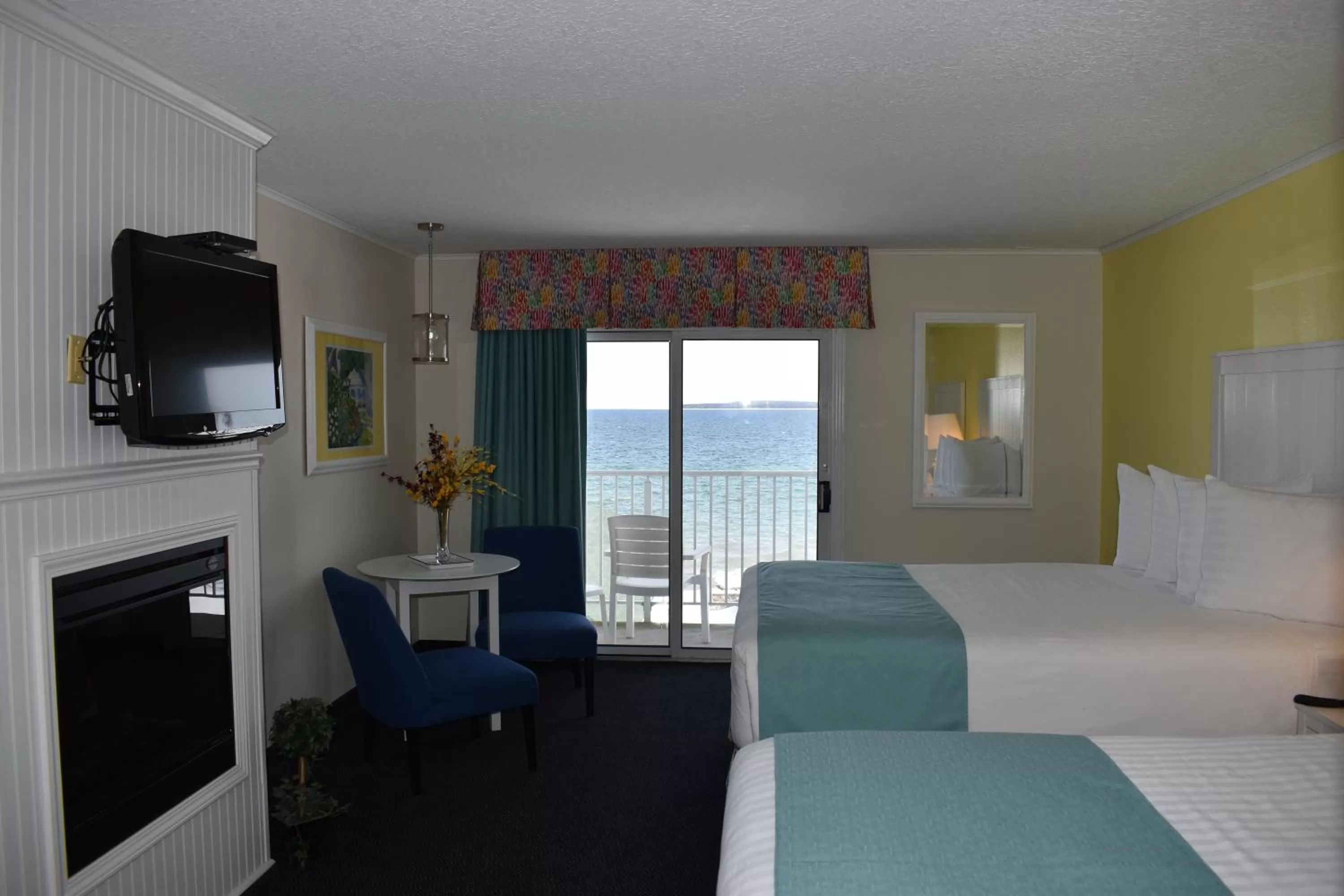 Bed in Breakers Resort - Lakeside
