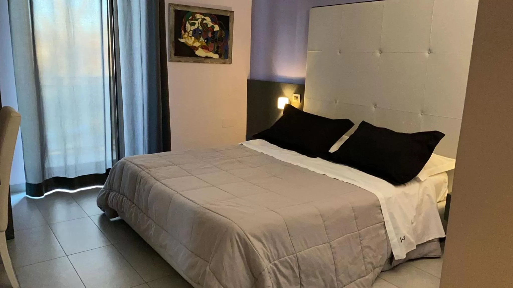 Bedroom, Bed in Victoria Hotel