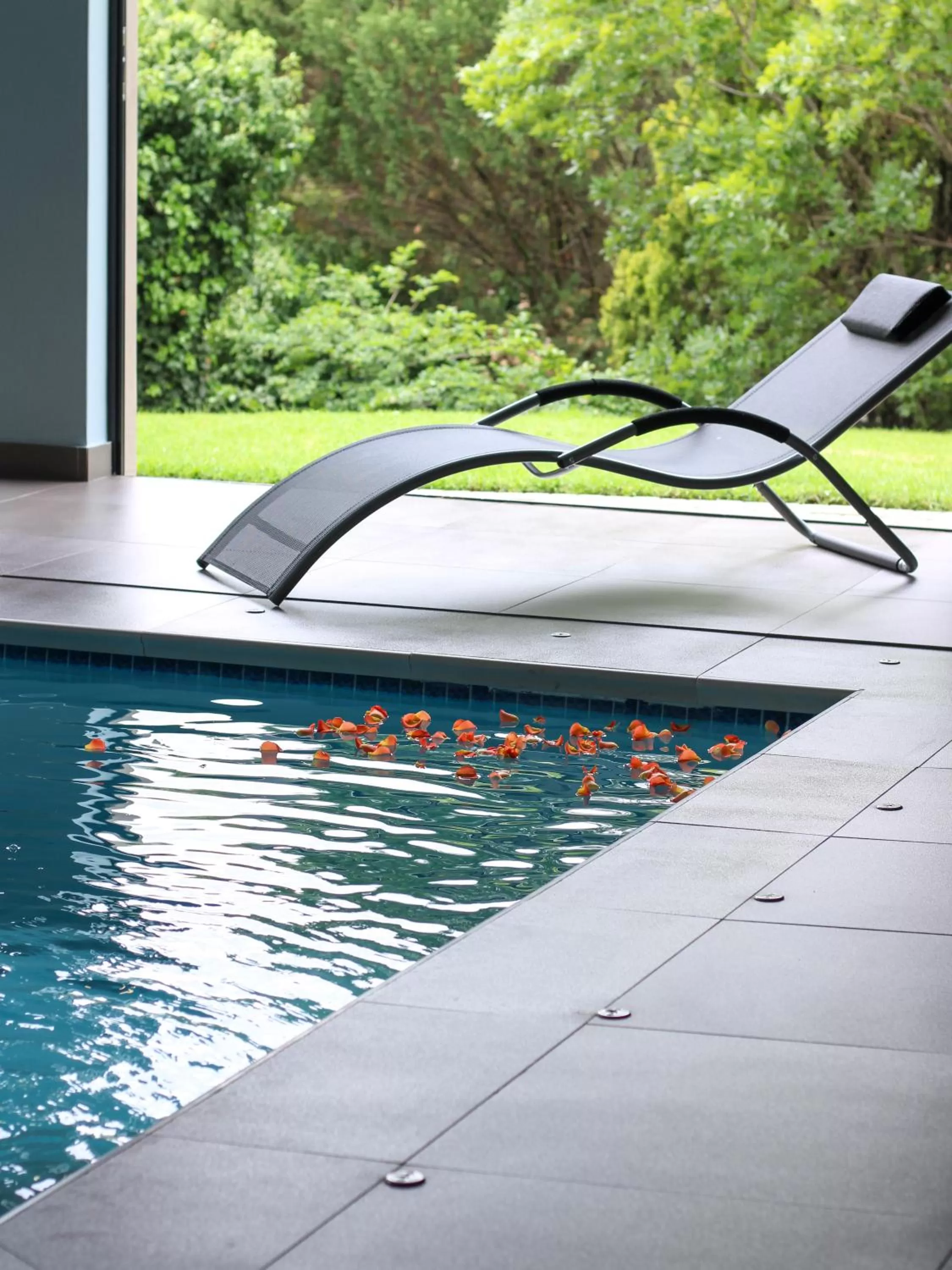 Swimming pool in The Raz