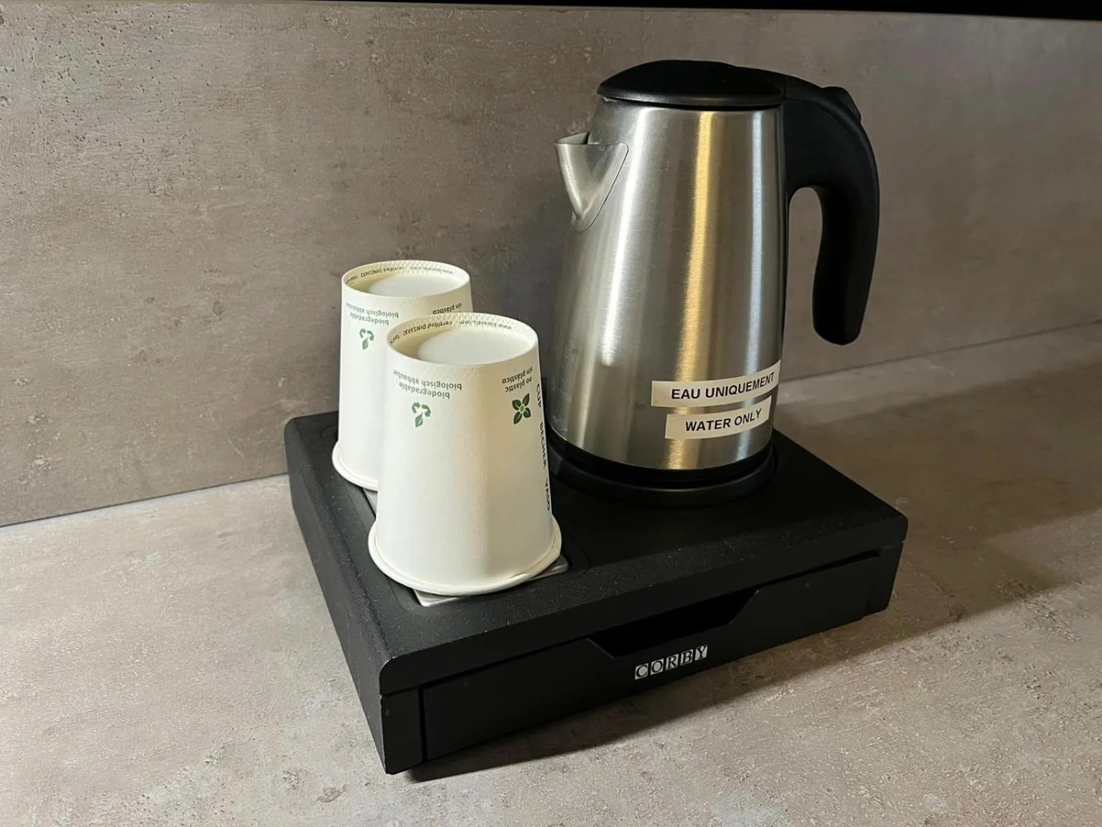 Coffee/tea facilities in Cit'Hotel Le Cheval Blanc, Cognac Centre