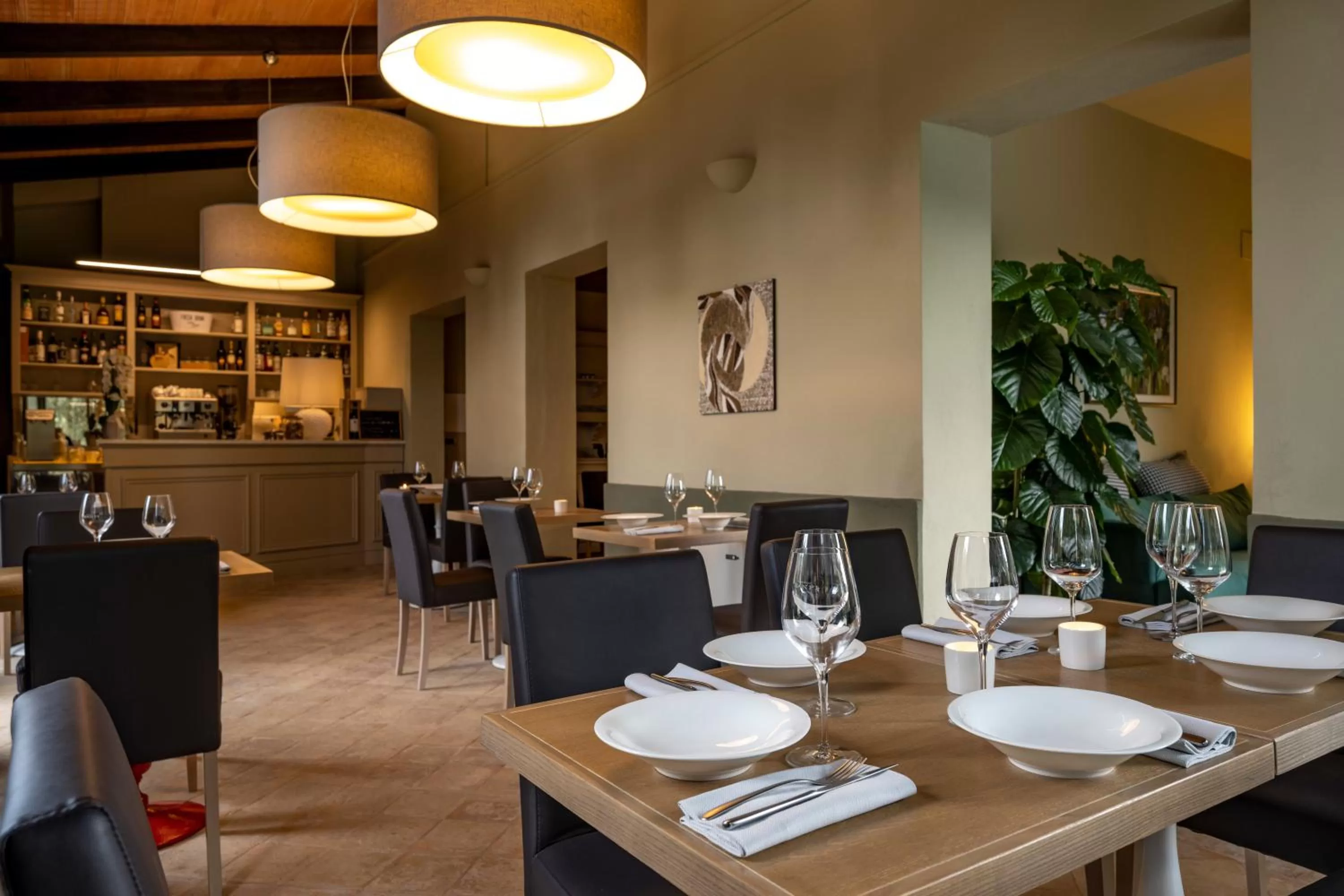 Restaurant/places to eat in Hotel Rutiliano