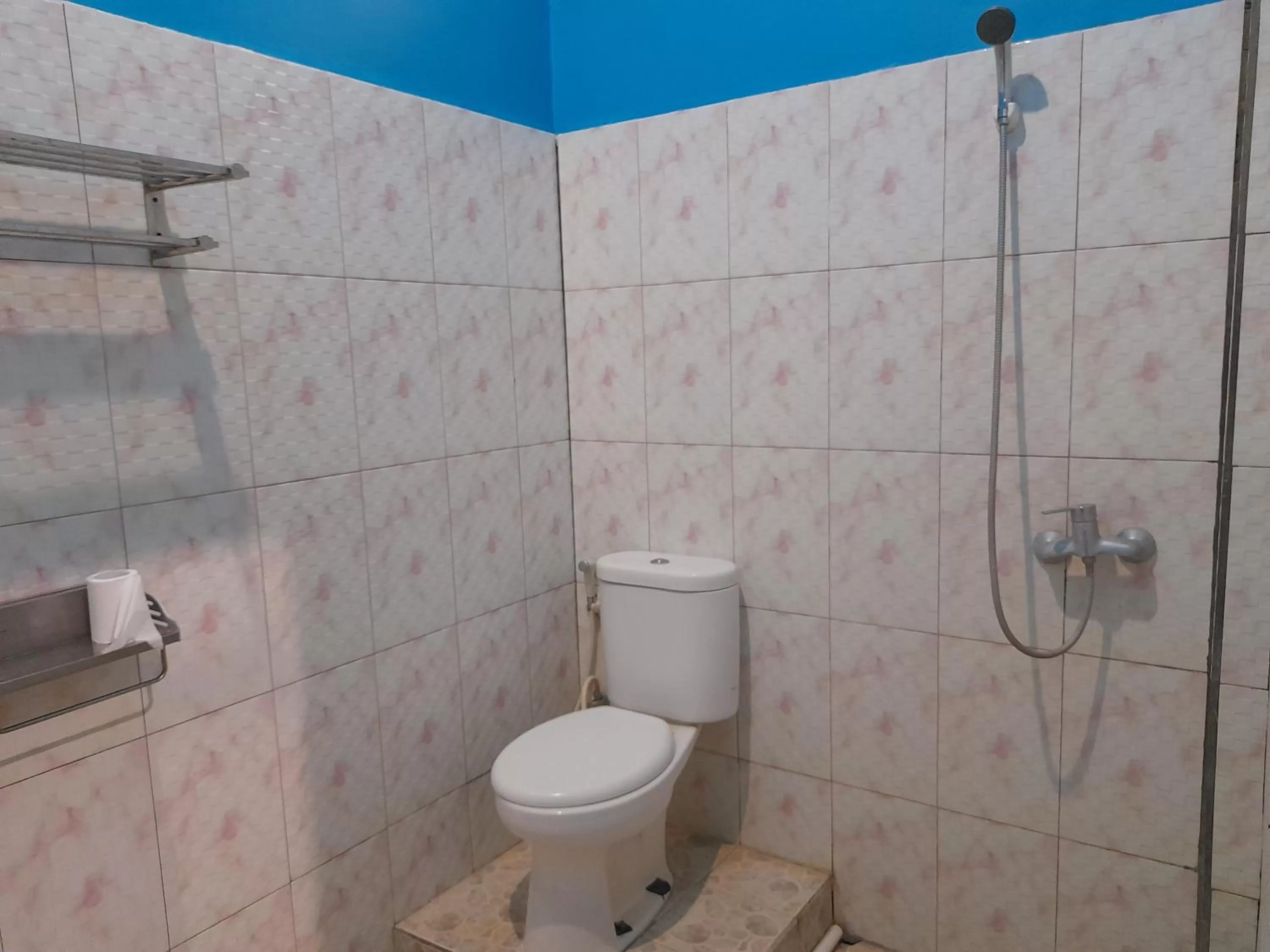 Shower in Tangkoko Lodge