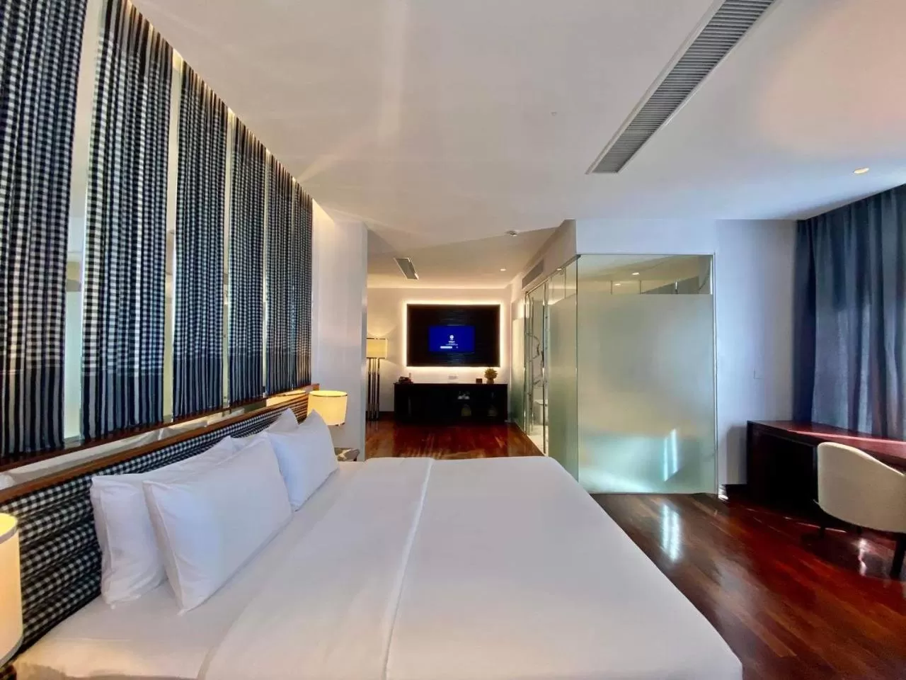 TV and multimedia, Bed in UTEY Hotel