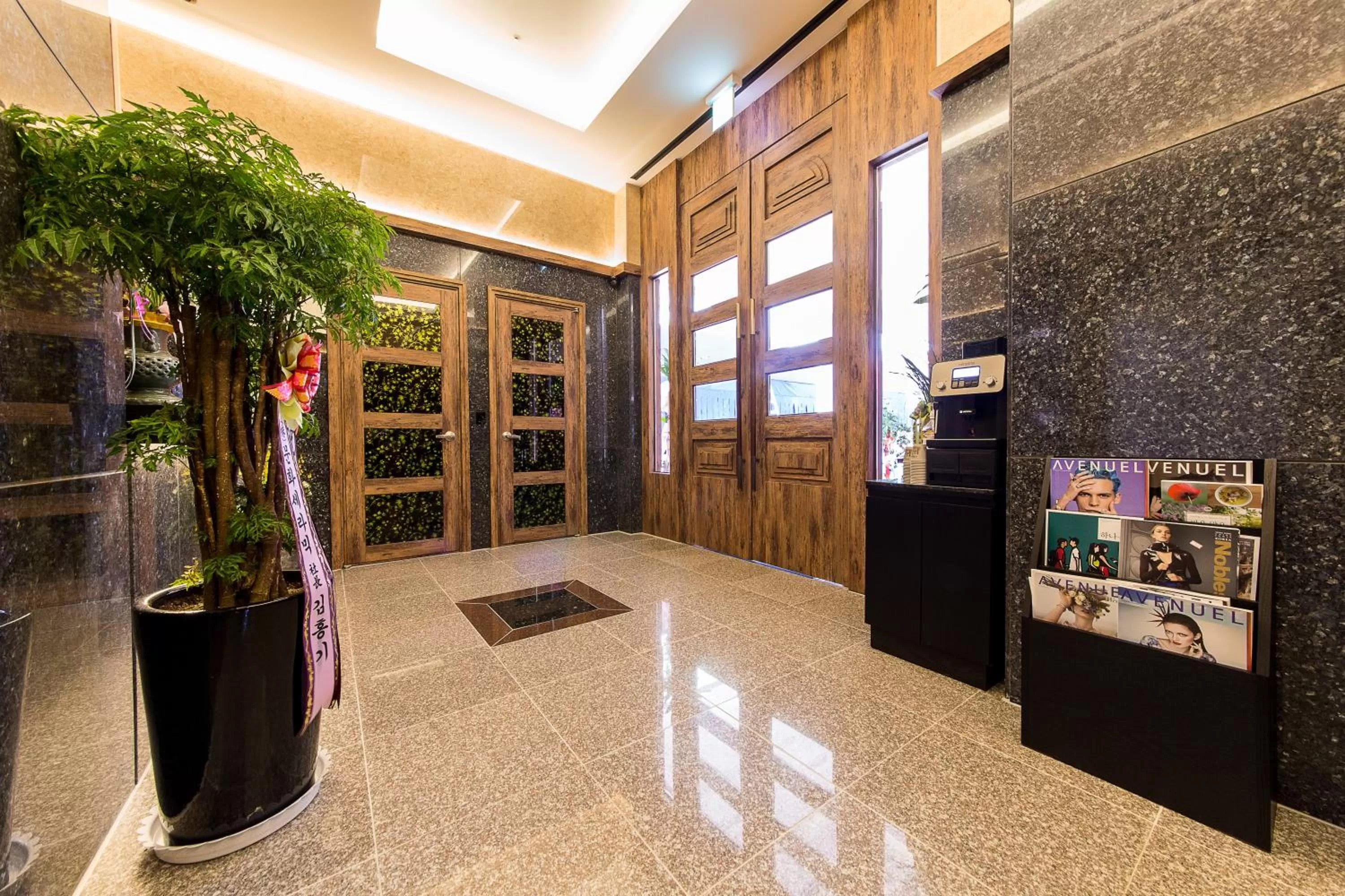 Communal lounge/ TV room in Boutique Hotel SB Yeouido