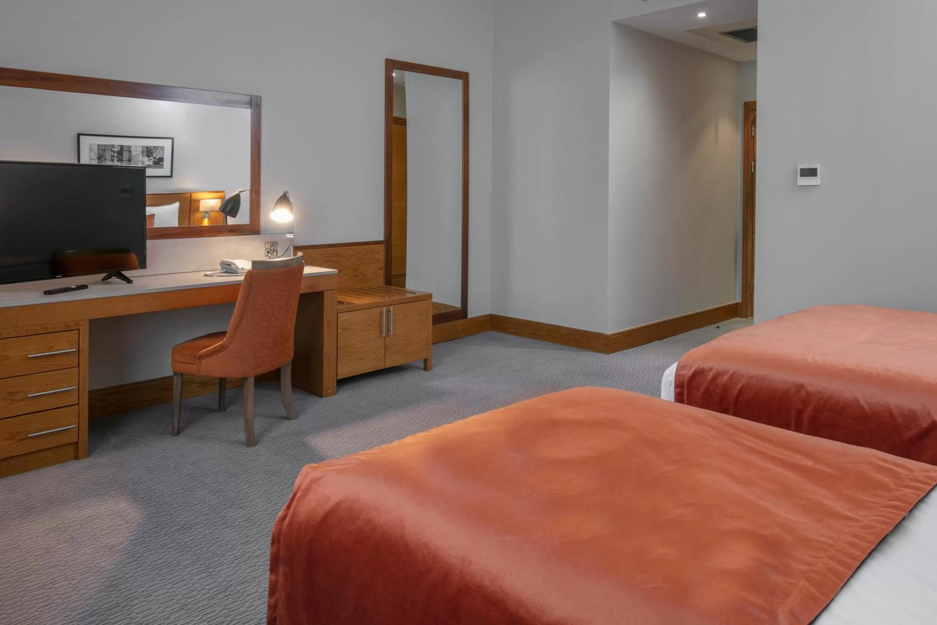 Bedroom, Bed in The Crown London, WorldHotels Distinctive