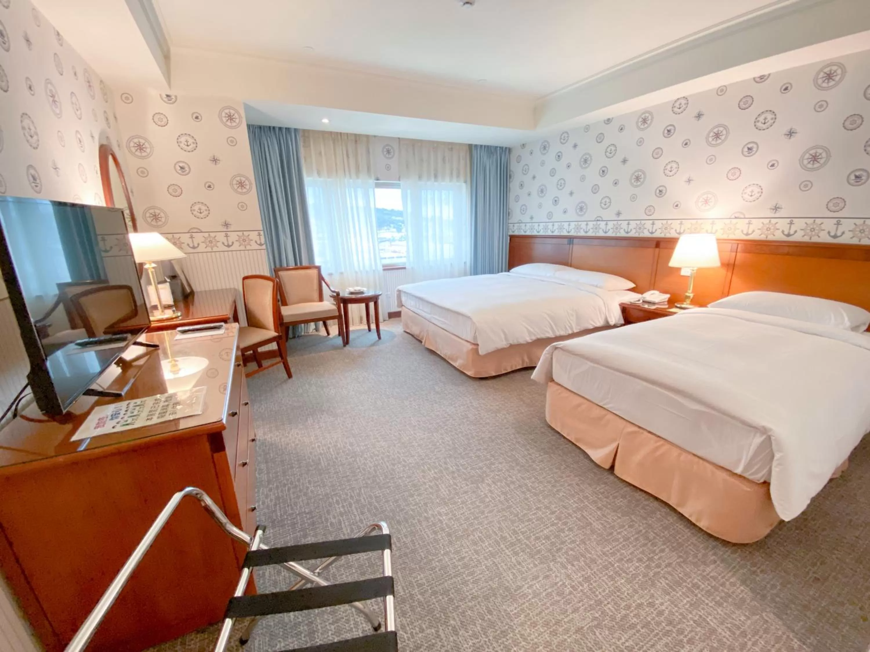 Photo of the whole room, Bed in Evergreen Laurel Hotel - Keelung