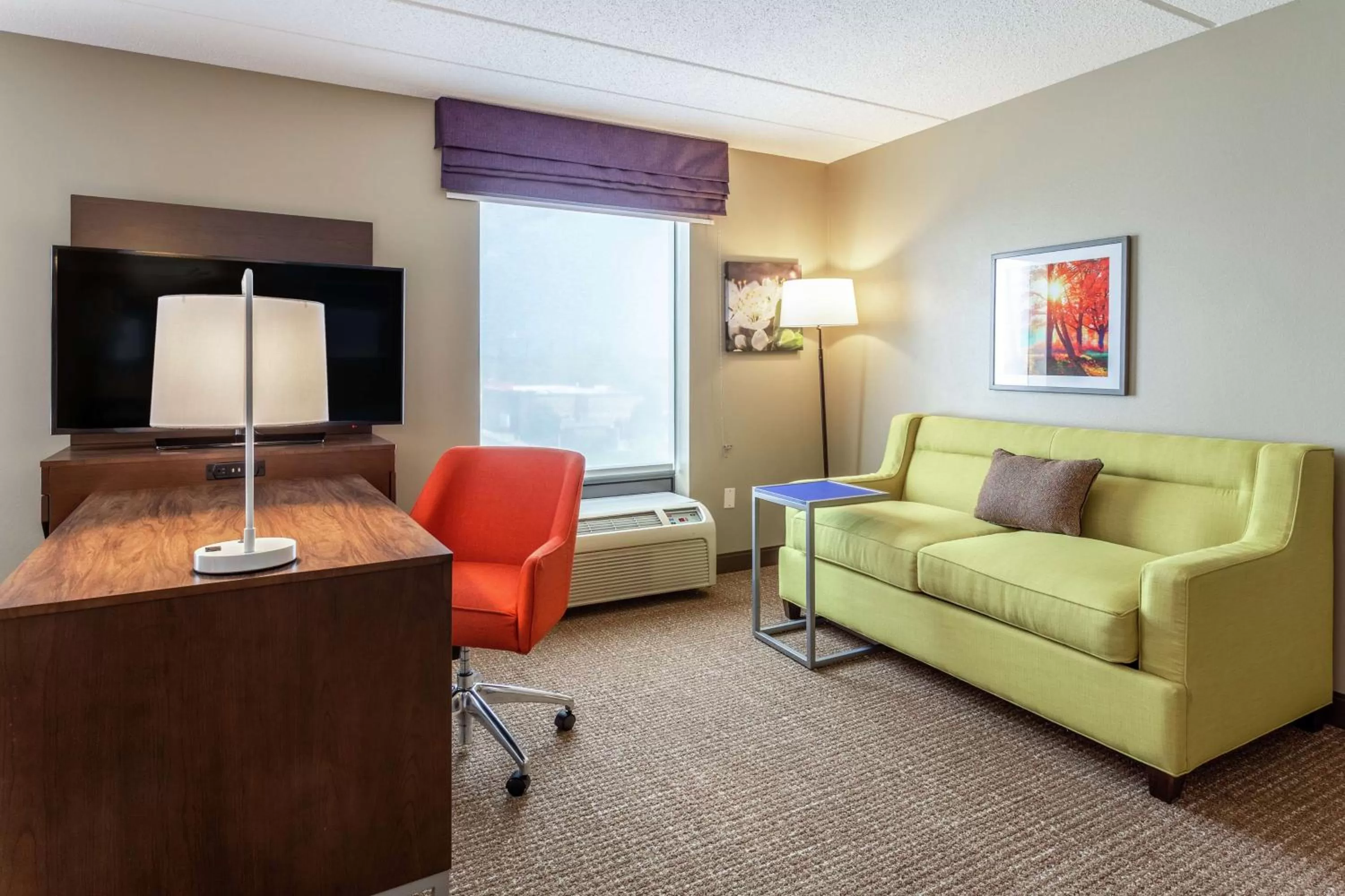 Bedroom in Hampton Inn & Suites Chicago - Libertyville