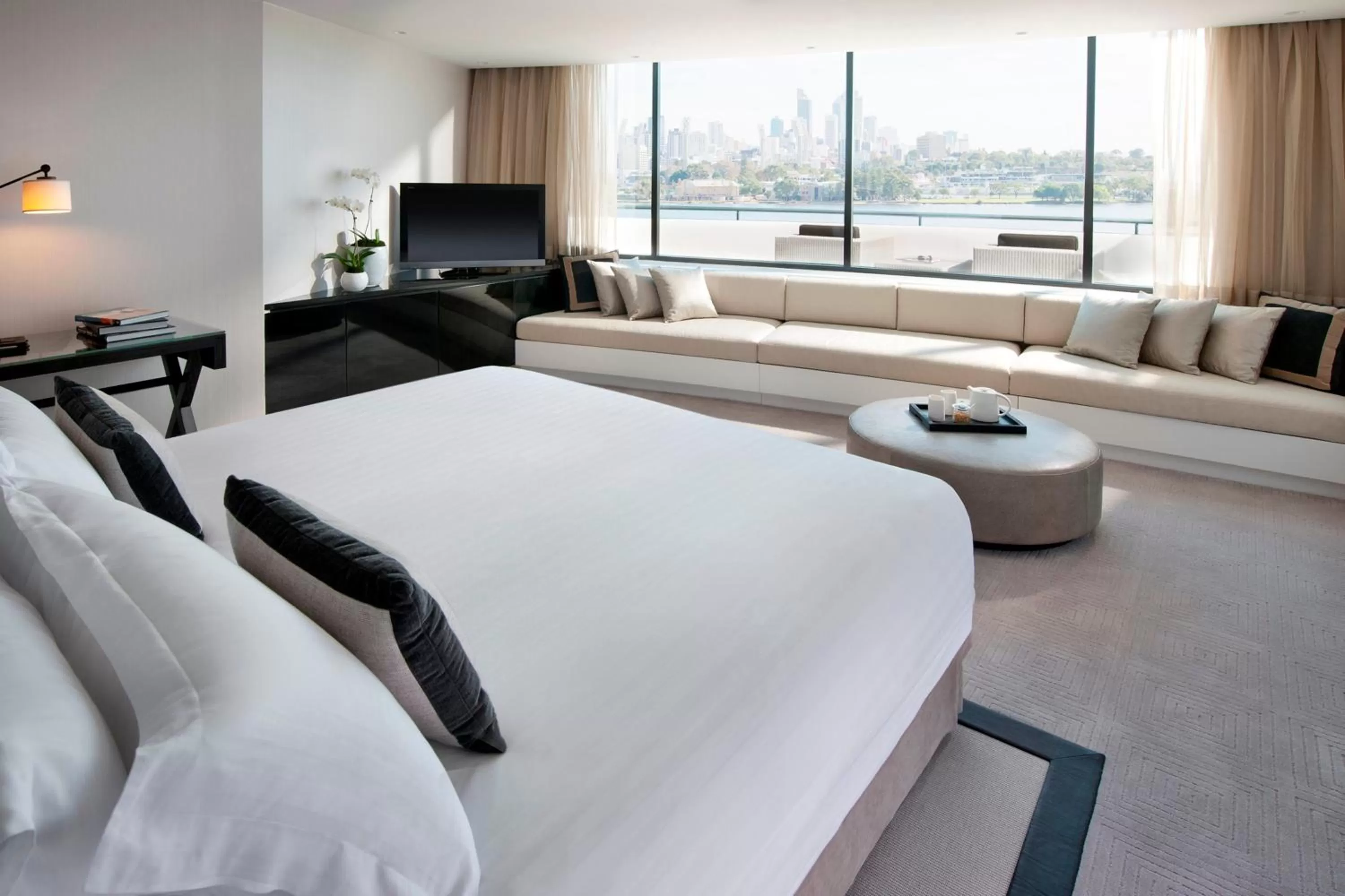 Photo of the whole room, Bed in Crown Metropol Perth