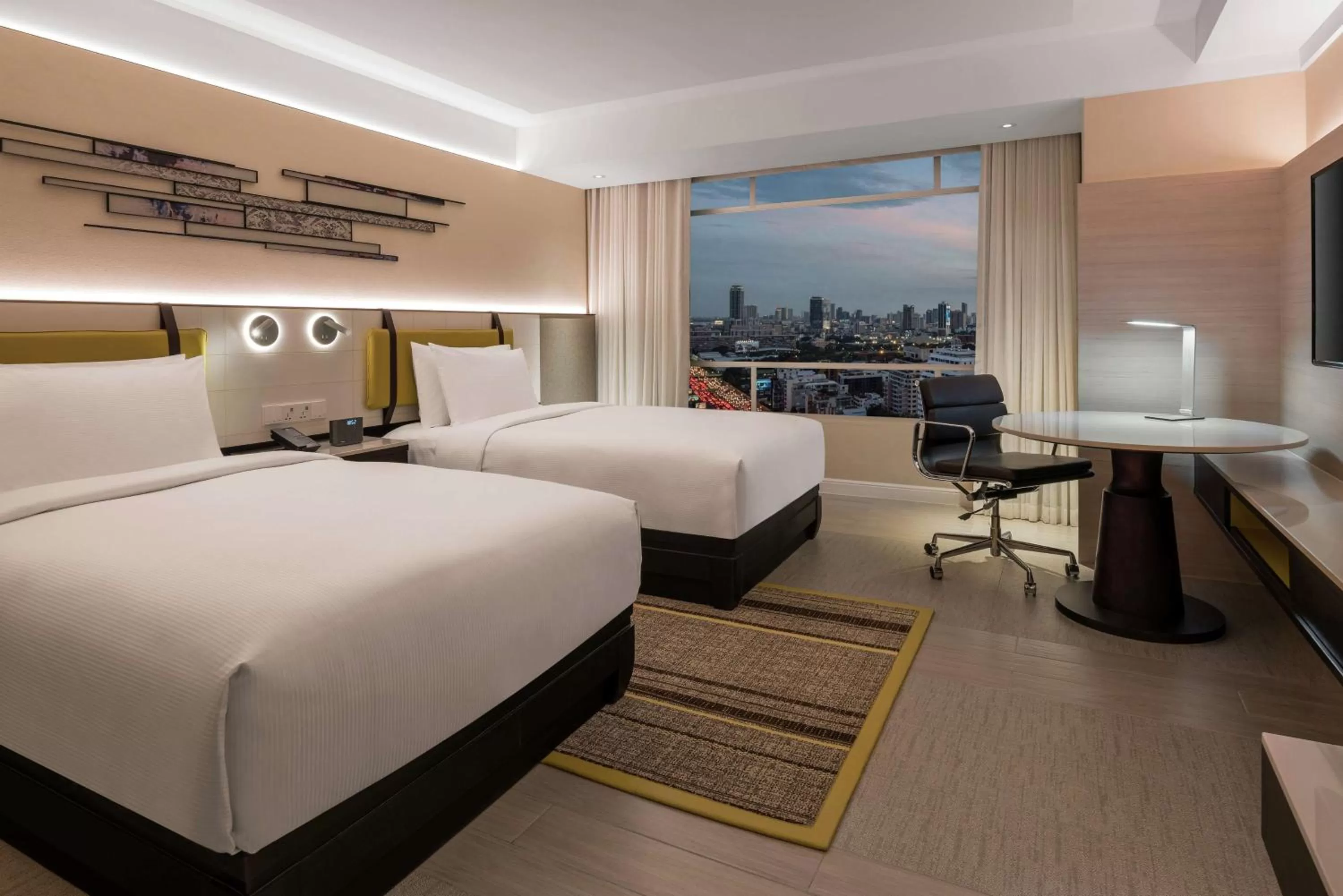 Bedroom, Bed in DoubleTree by Hilton Bangkok Ploenchit
