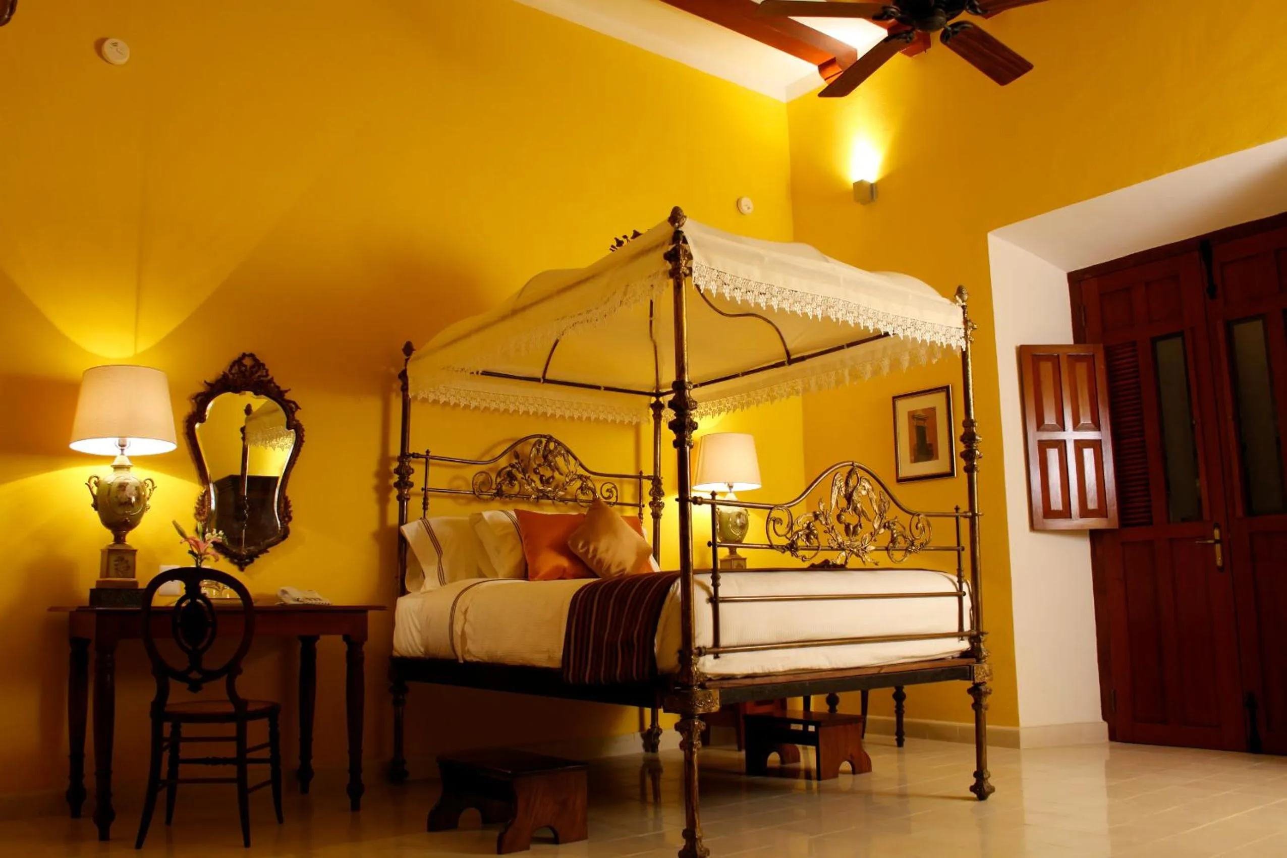 Photo of the whole room, Bed in Hotel Boutique Casa Don Gustavo, Campeche