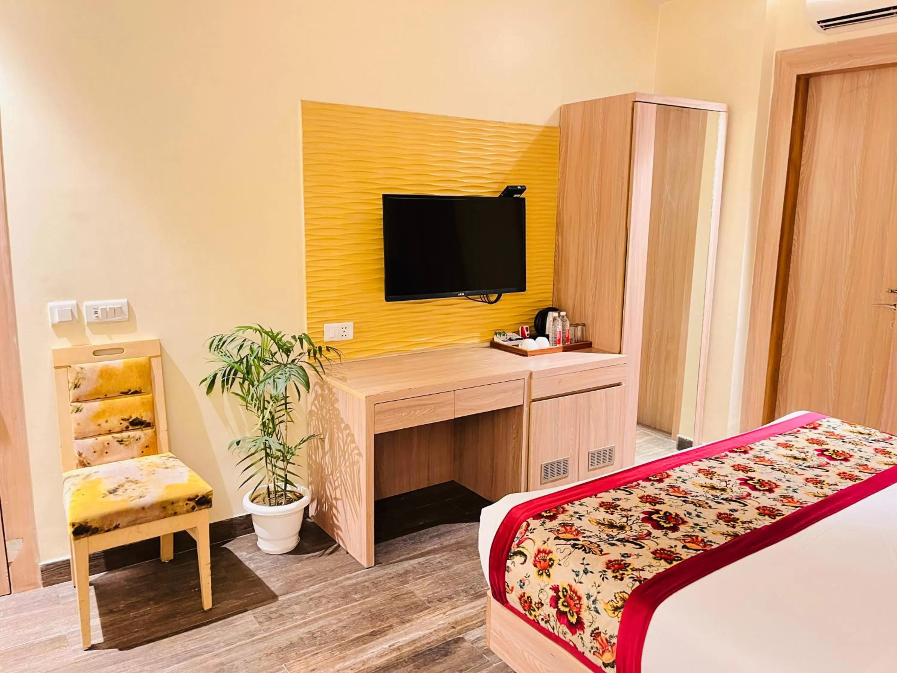 Bed in Hotel Banz near Delhi Airport