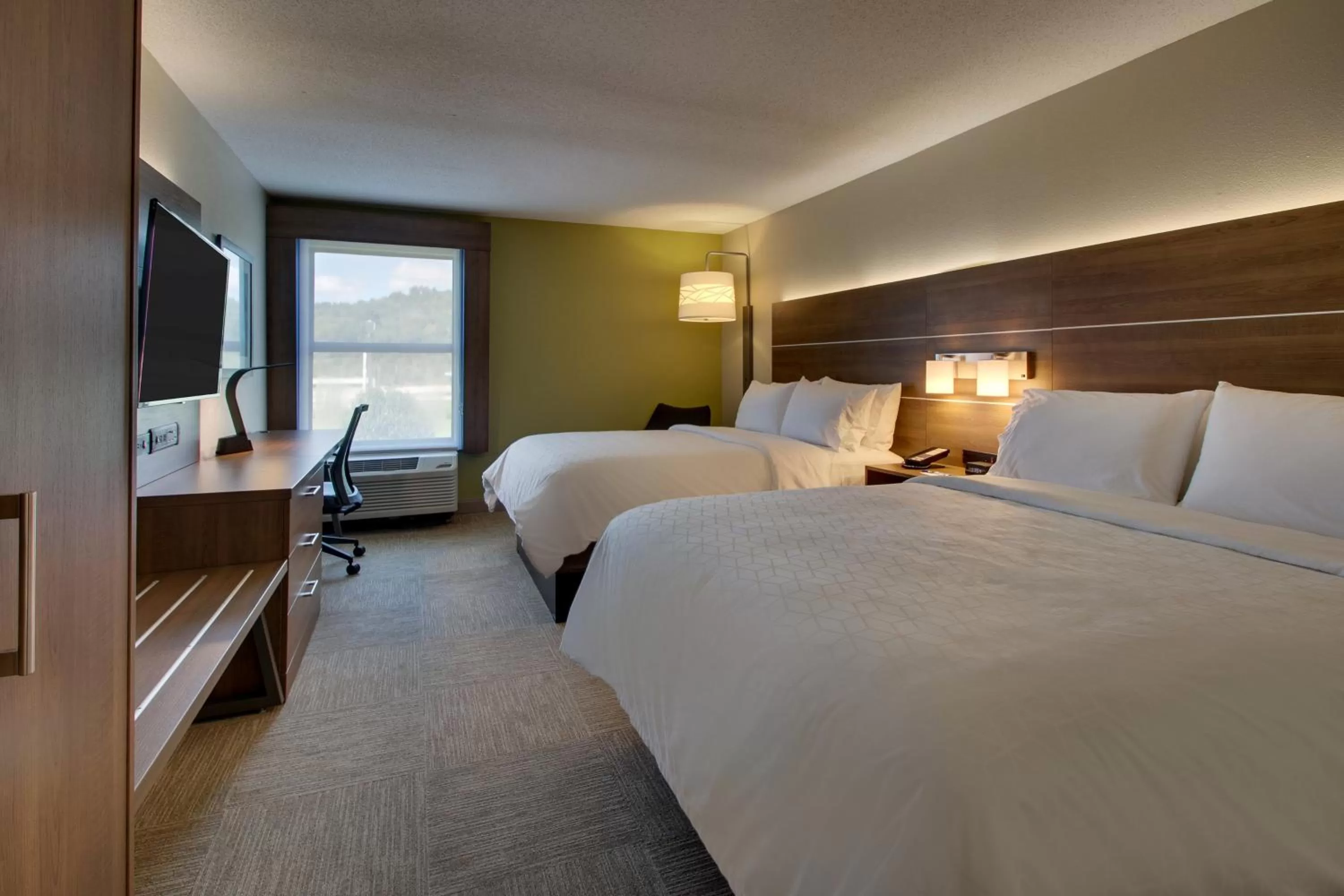 Photo of the whole room, Bed in Holiday Inn Express - Horse Cave by IHG