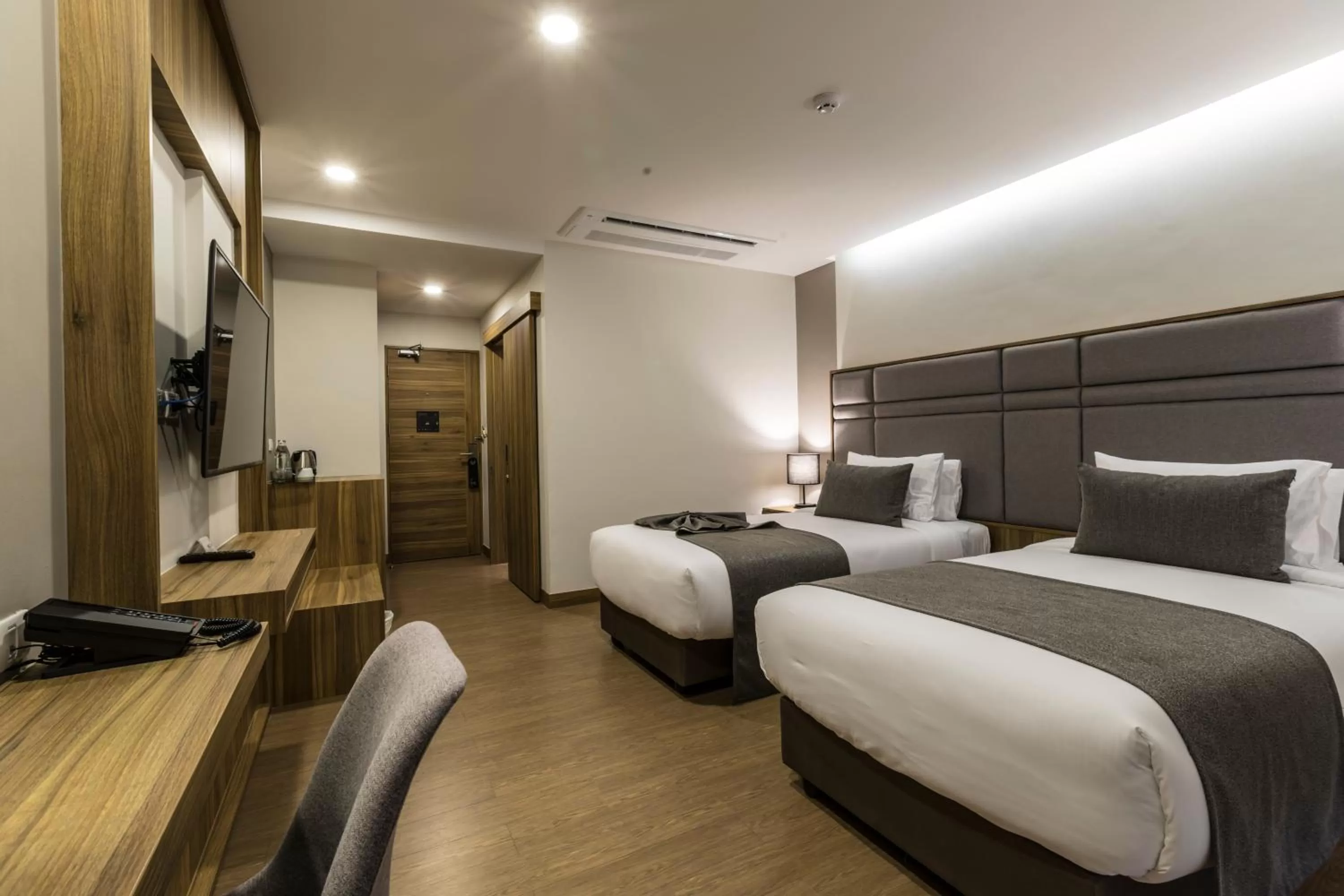 Photo of the whole room, Bed in Canalis Suvarnabhumi Airport Hotel