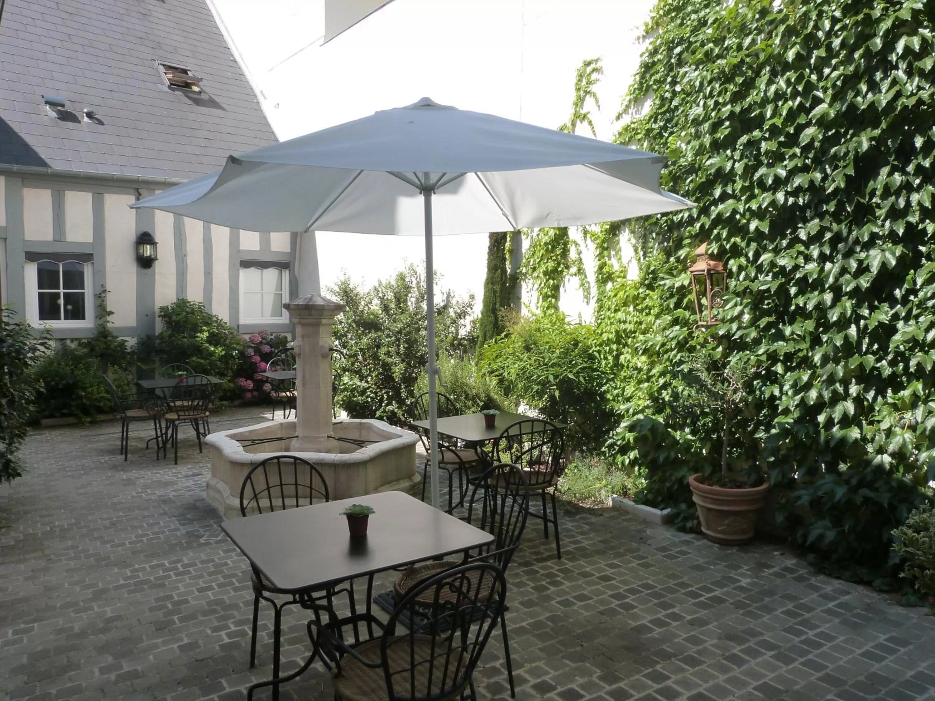 Patio in Hotel La Closeraie