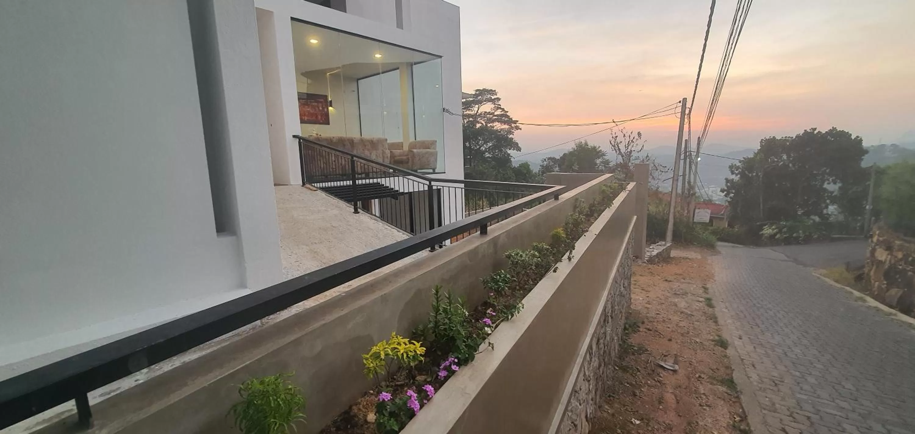 Sunrise in Hotel Kandyan View ''Free pickup from Kandy city''