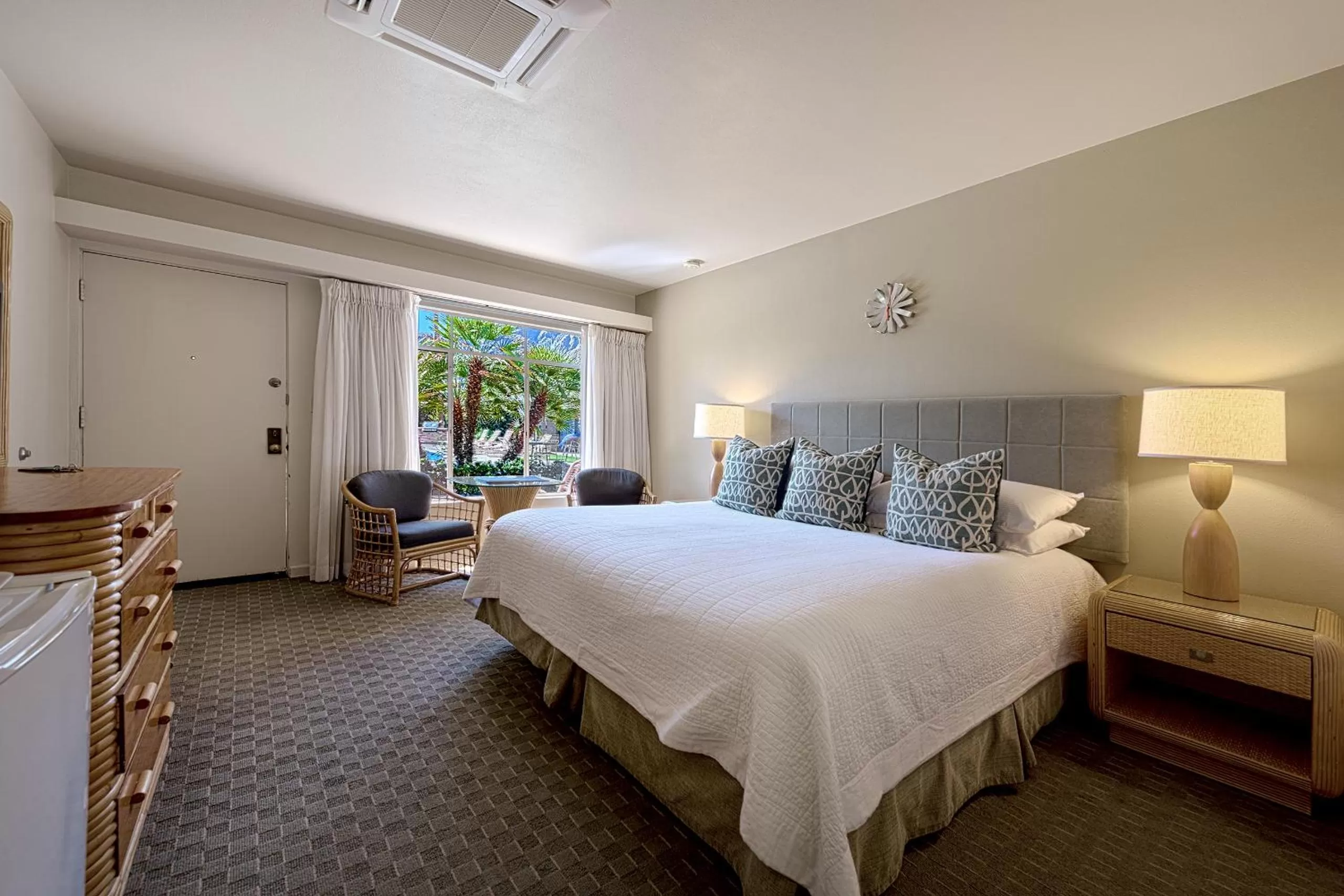 Photo of the whole room, Bed in Desert Hills - 21 and Over