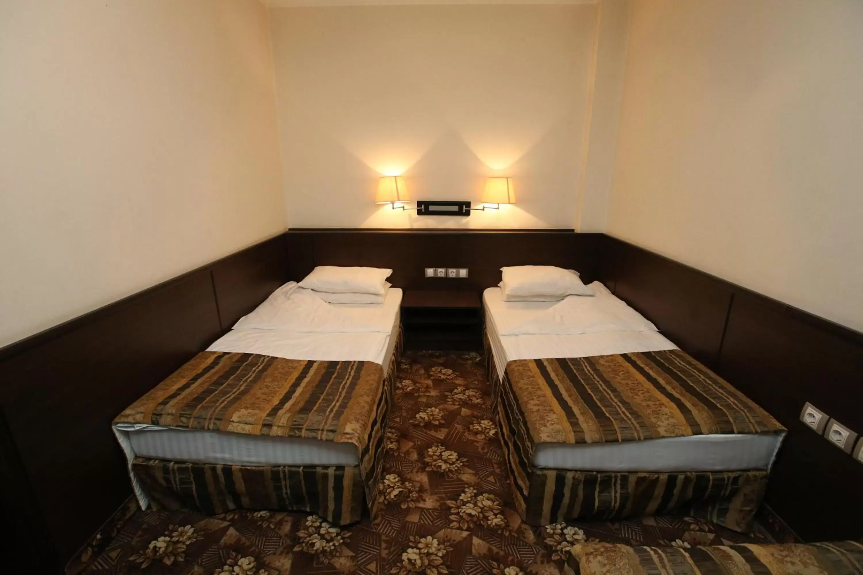 Small Twin Room - single occupancy in Hotel & Restaurant The House Small Twin Room - single occupancy in Hotel & Restaurant The House