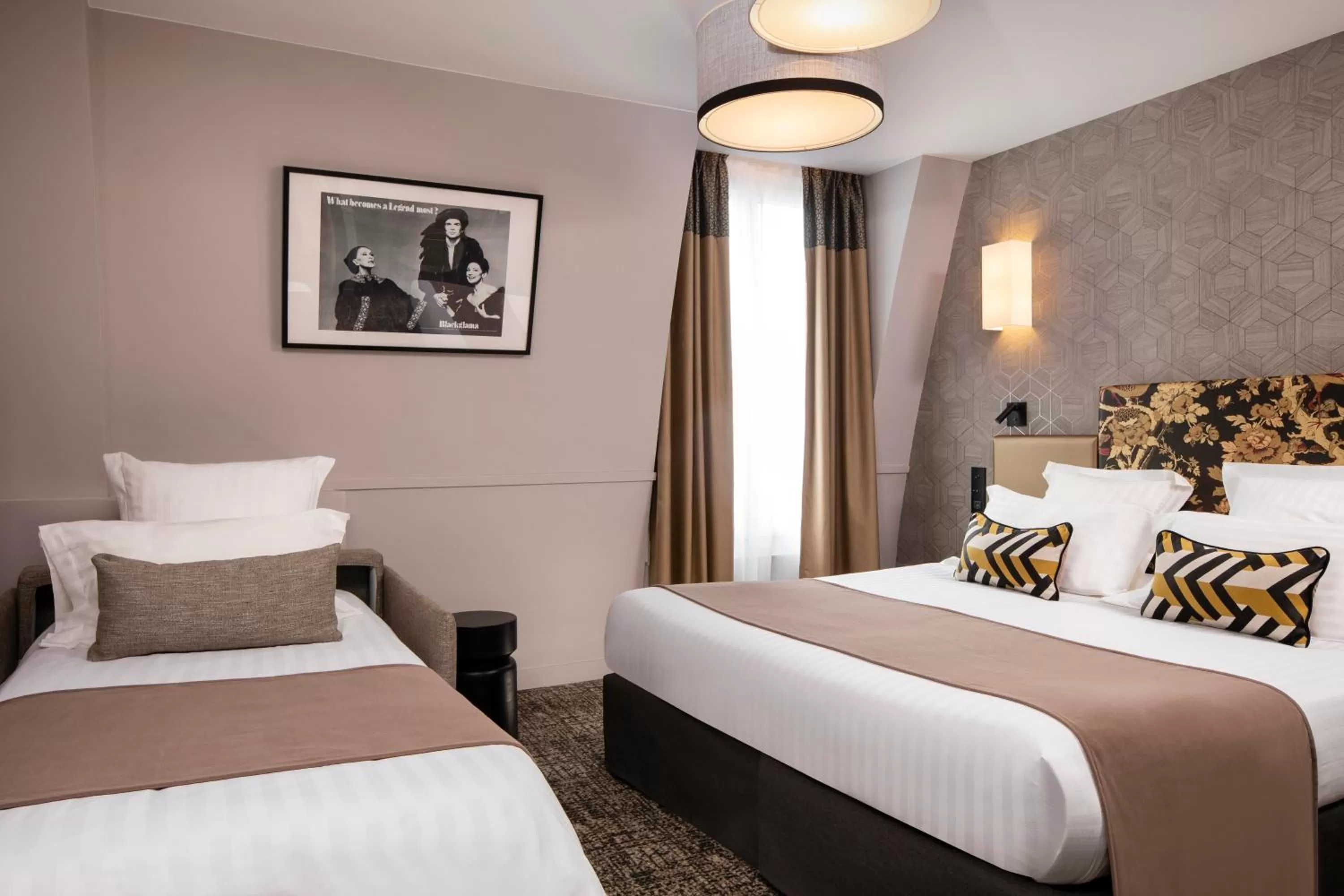 Decorative detail, Bed in Daunou Opéra