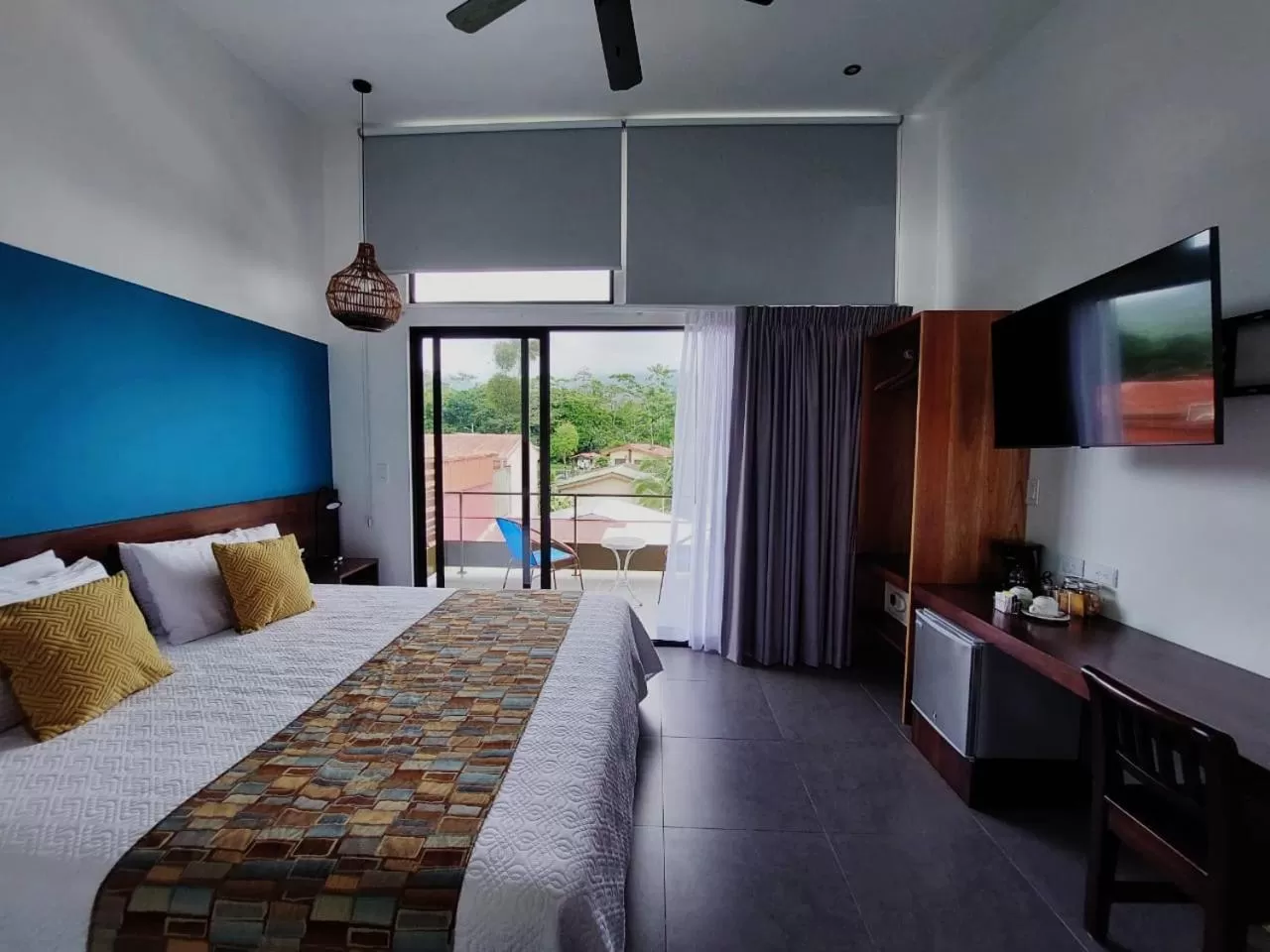 Bed in La Fortuna Lodge by Treebu Hotels