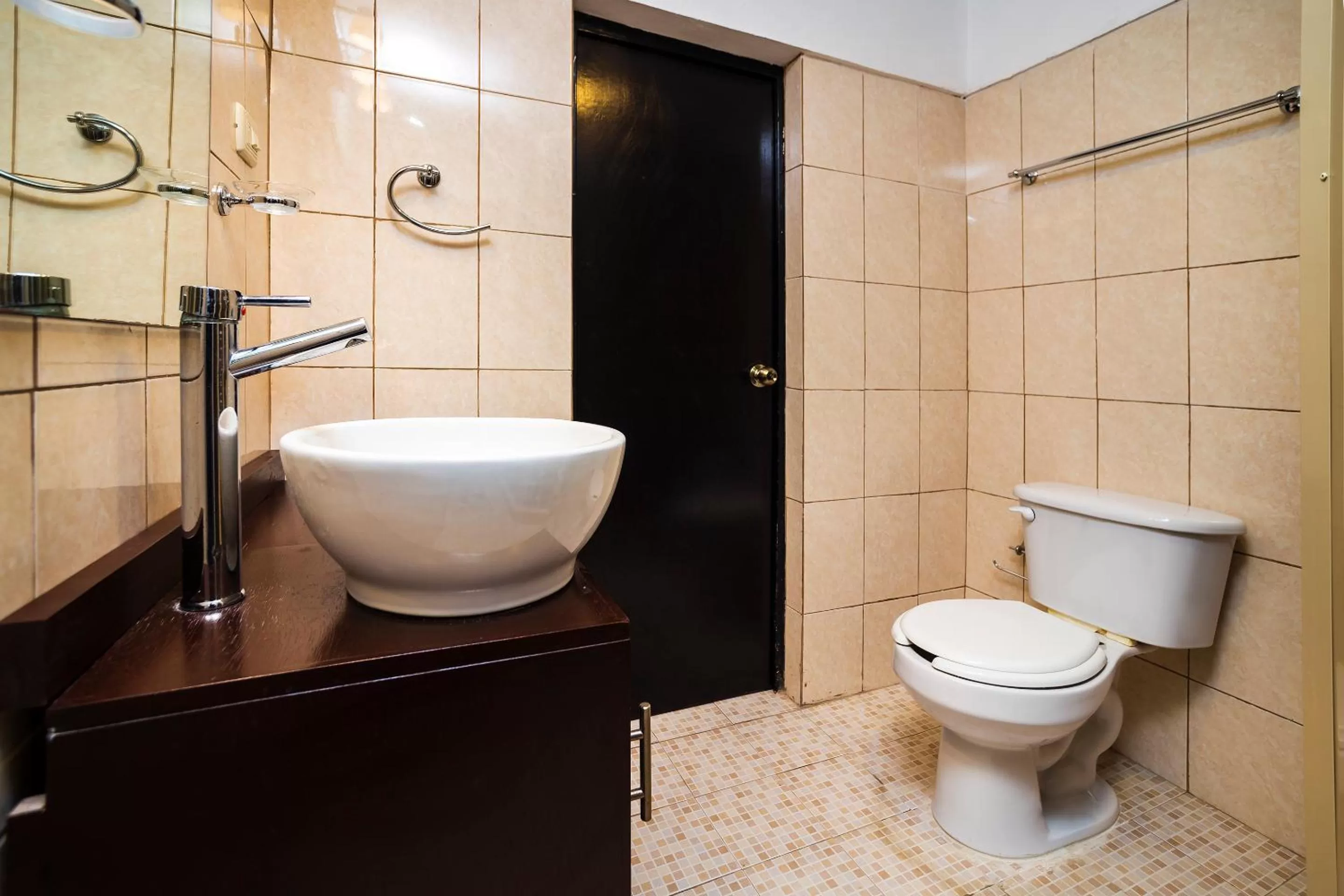 Toilet in San José Suites Boutique