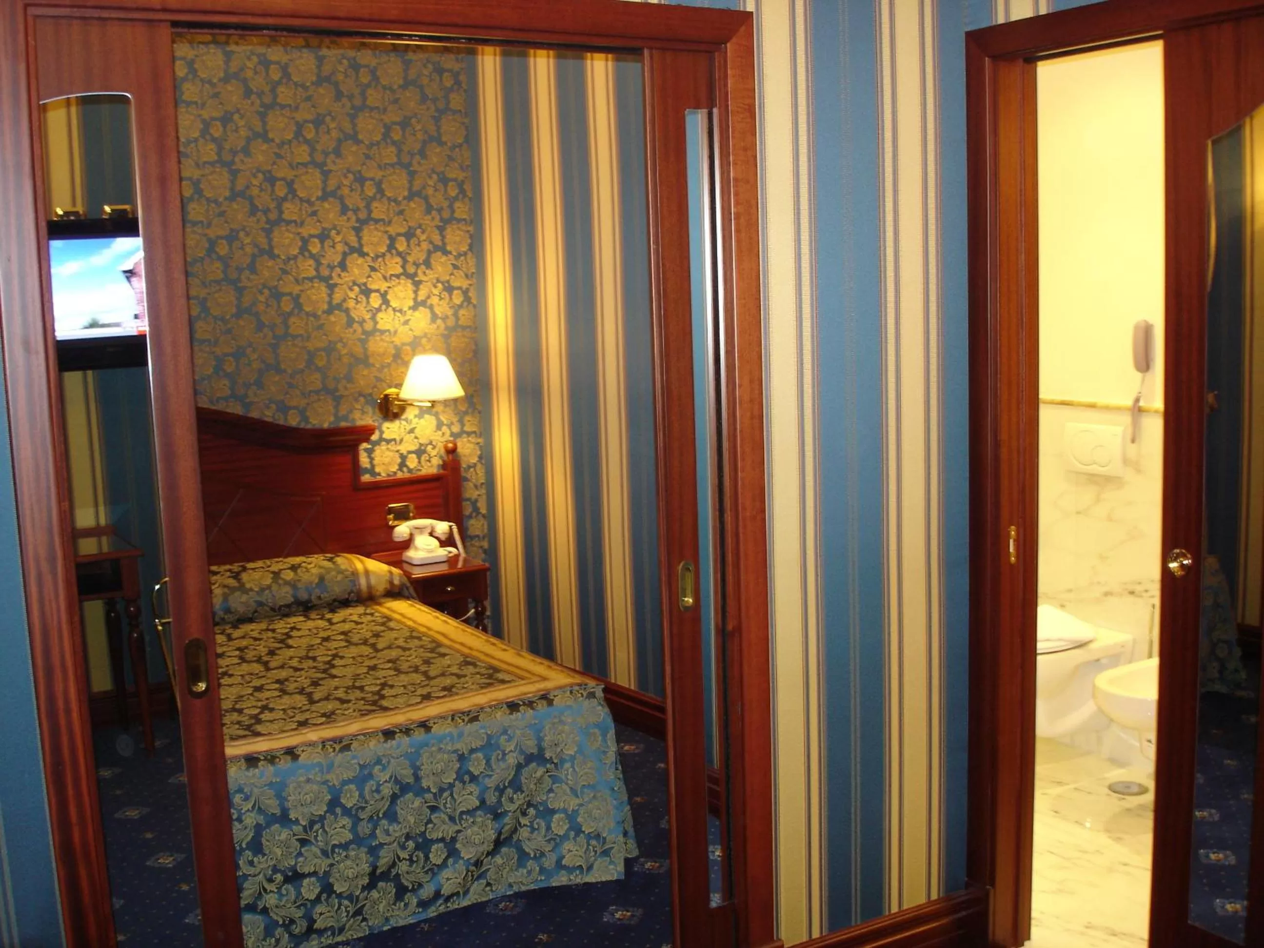 Bedroom, Bed in Hotel Best Roma