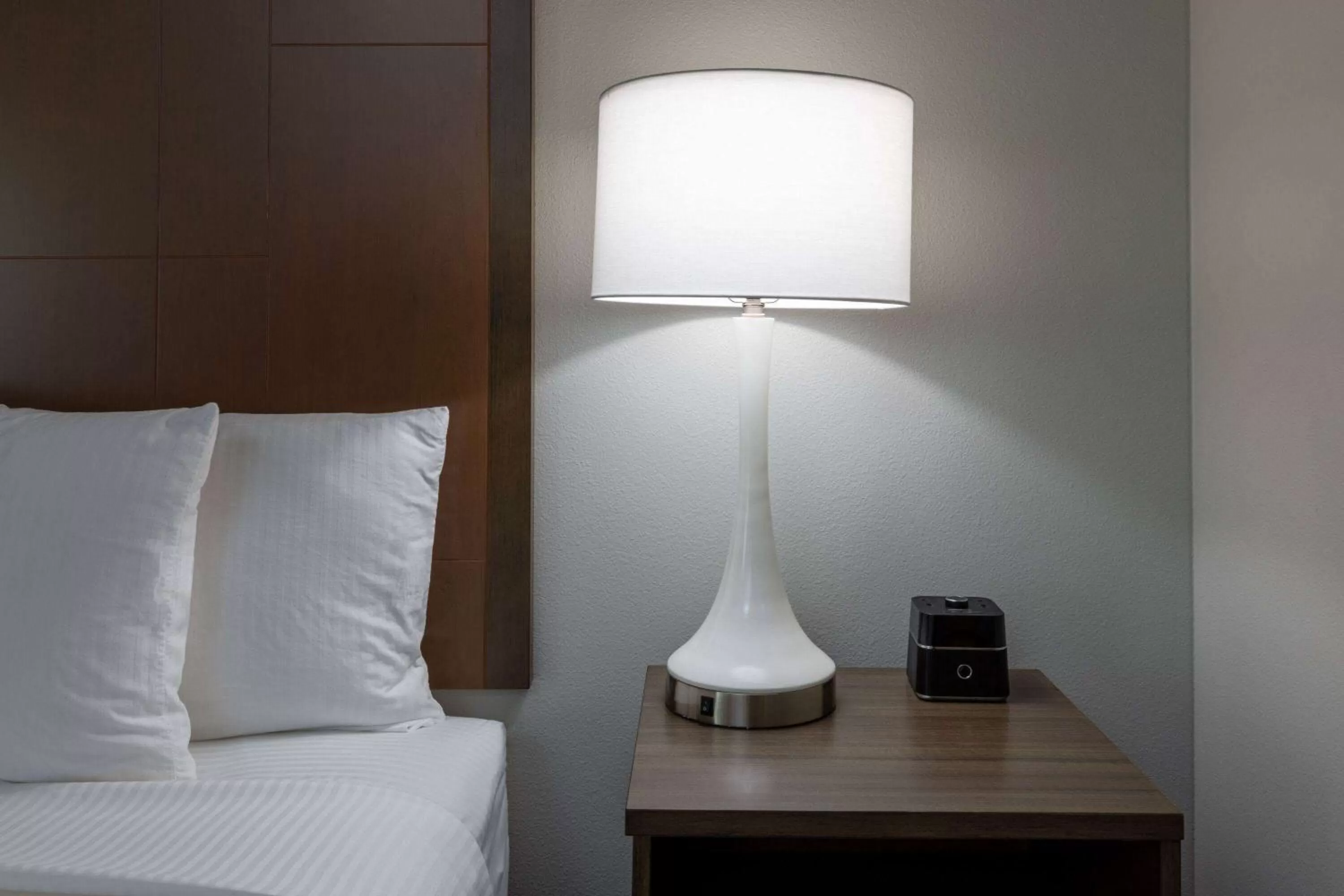 Photo of the whole room, Bed in La Quinta Inn & Suites by Wyndham Round Rock near Kalahari