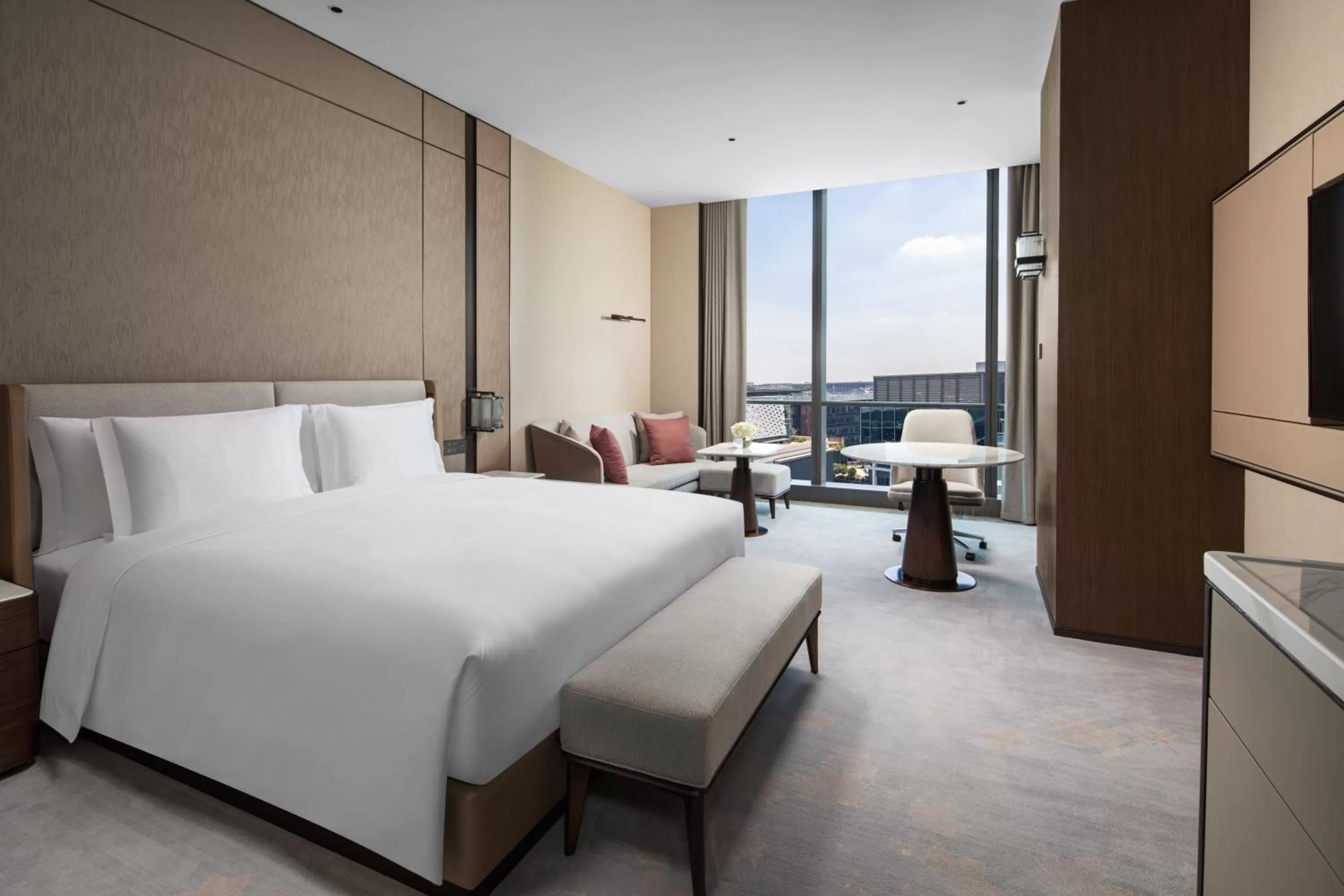 1 King Bed Standard City View  in Crowne Plaza Shanghai Hongqiao, an IHG Hotel