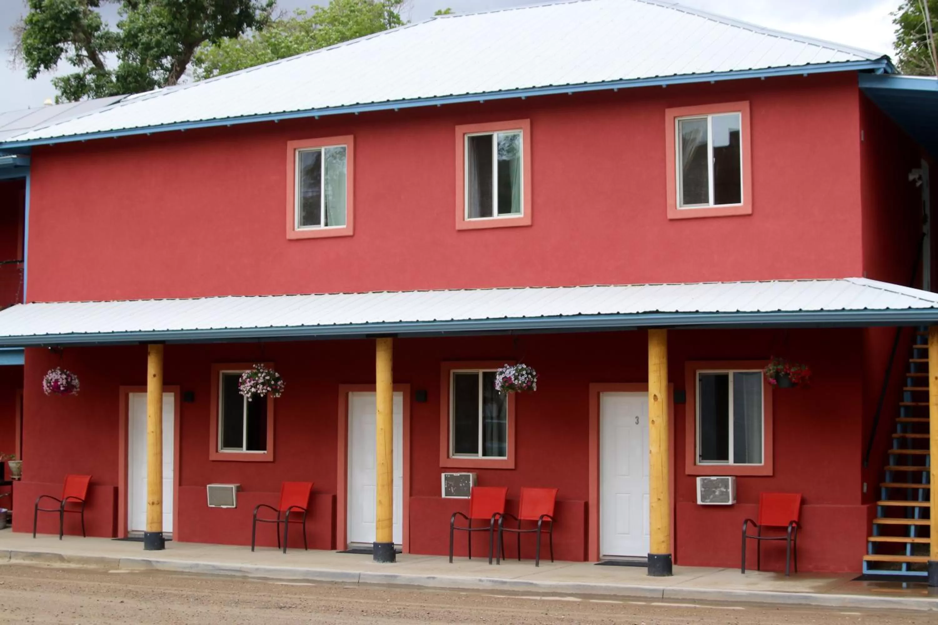 Property building in Mancos Inn