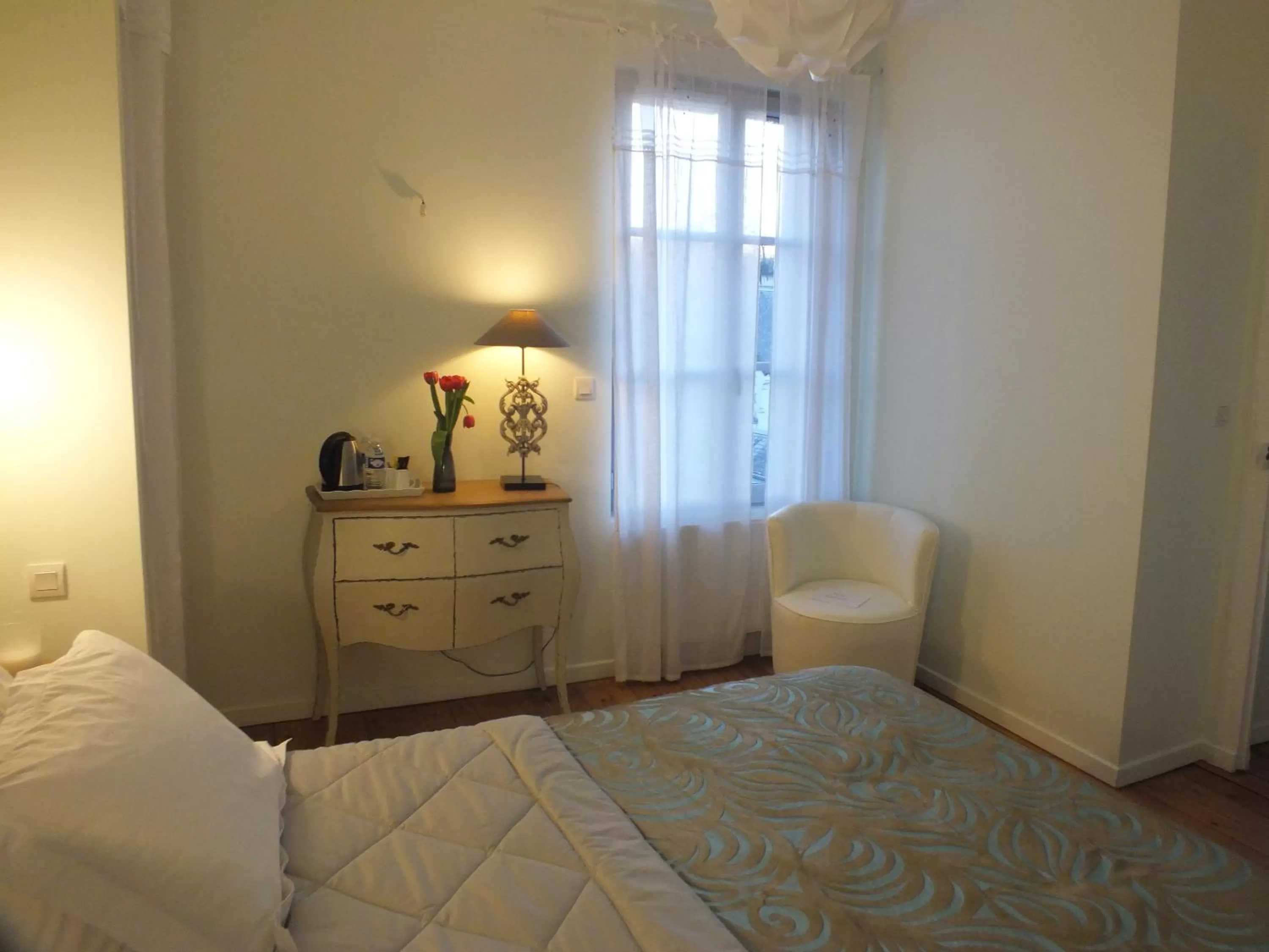 Coffee/tea facilities, Bed in A la Fleur de Lys