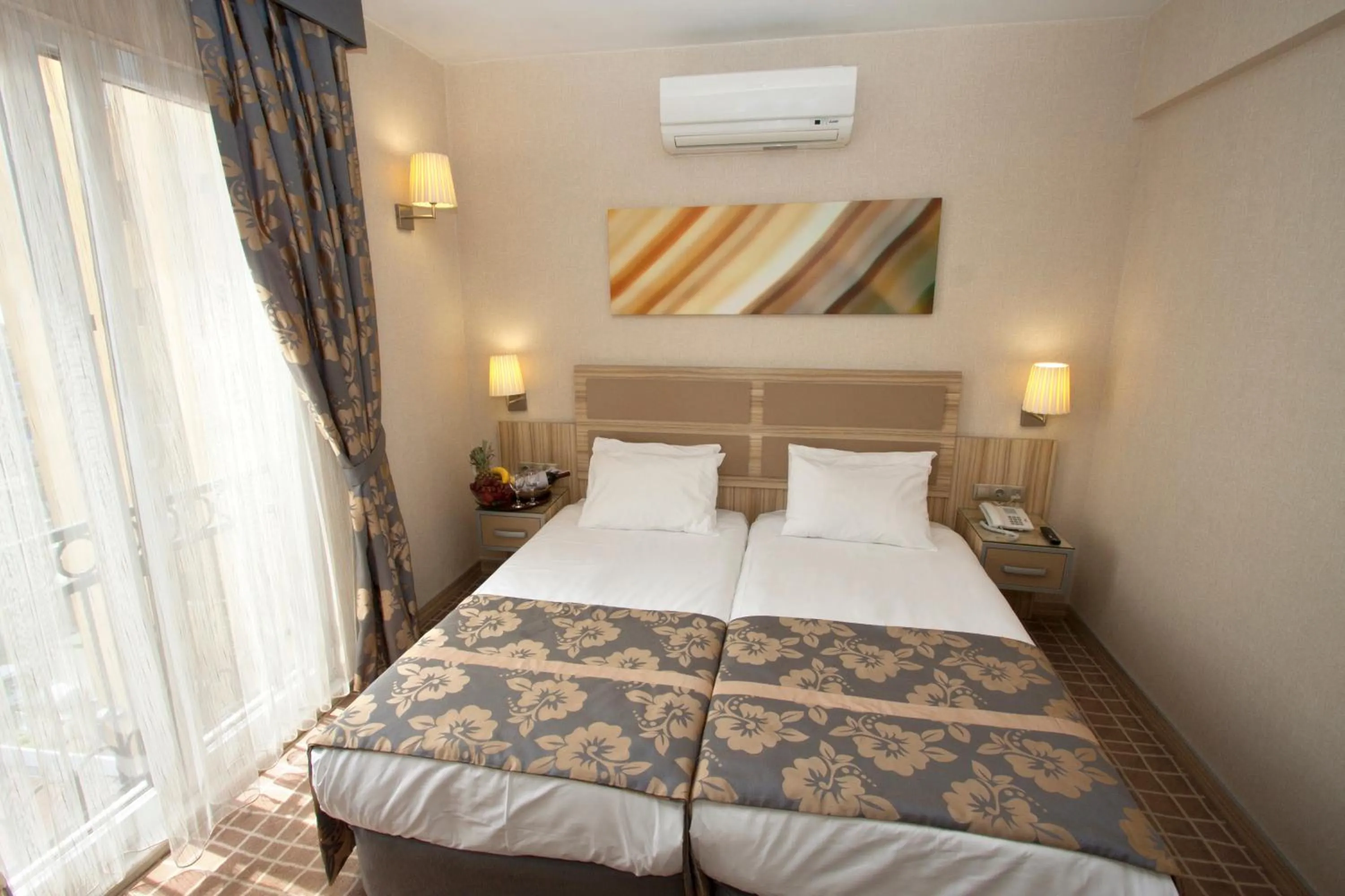 Photo of the whole room, Bed in Nanda Hotel