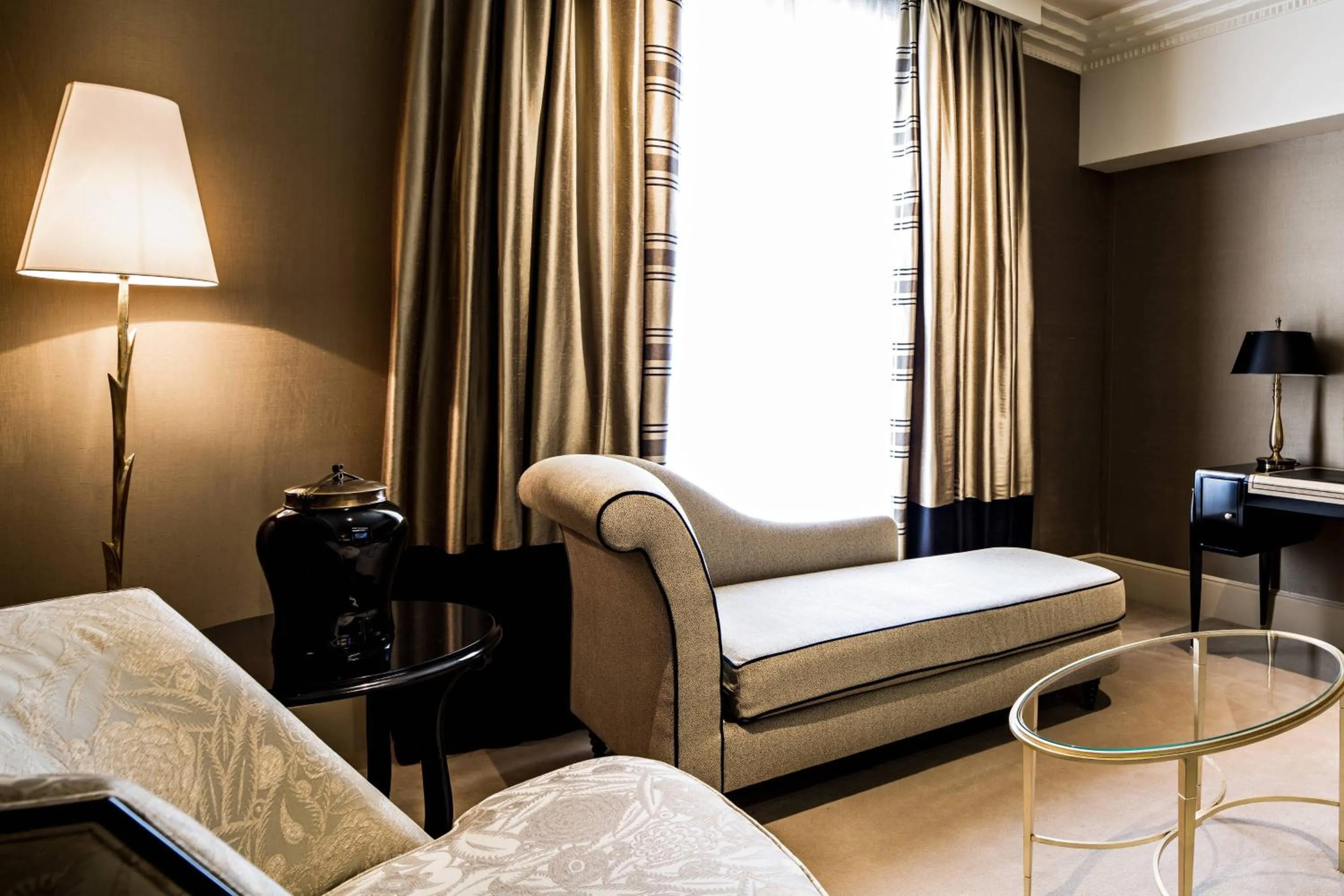 Bedroom, Bed in Prince de Galles, a Luxury Collection hotel, Paris