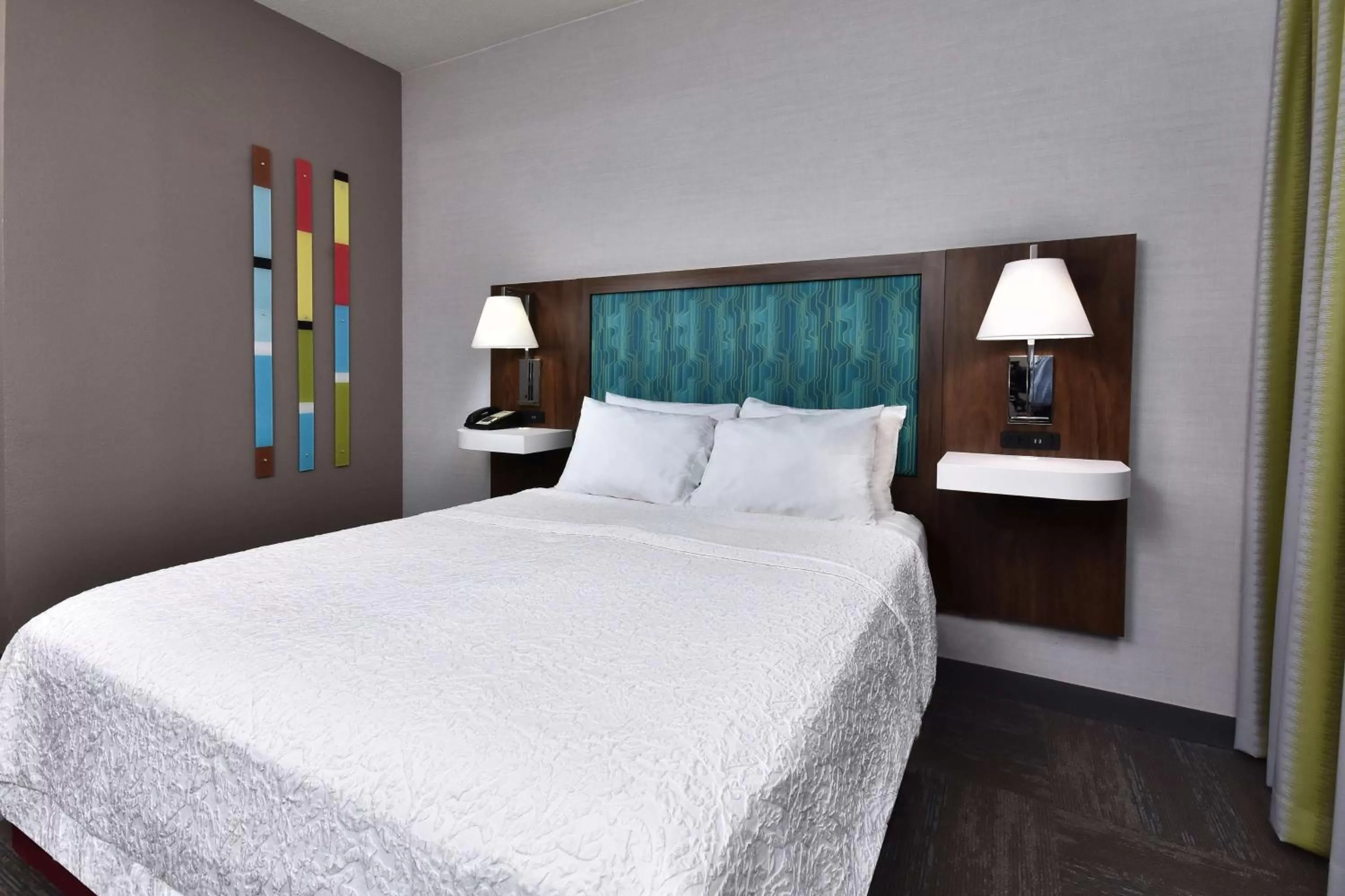 Queen Room with Bath Tub - Non-Smoking in Hampton Inn Princeton