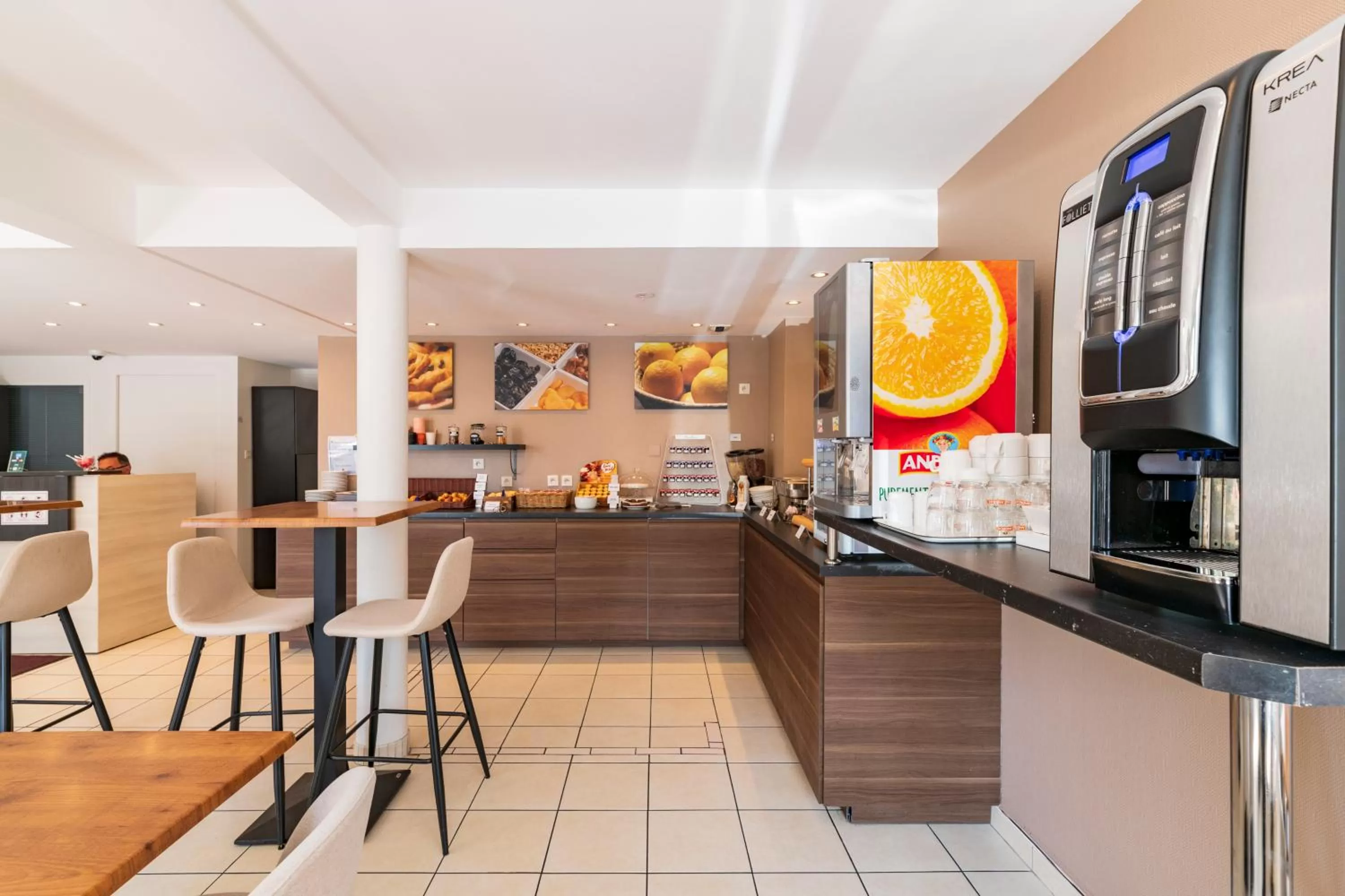 Food and drinks in Cerise Nantes Atlantis