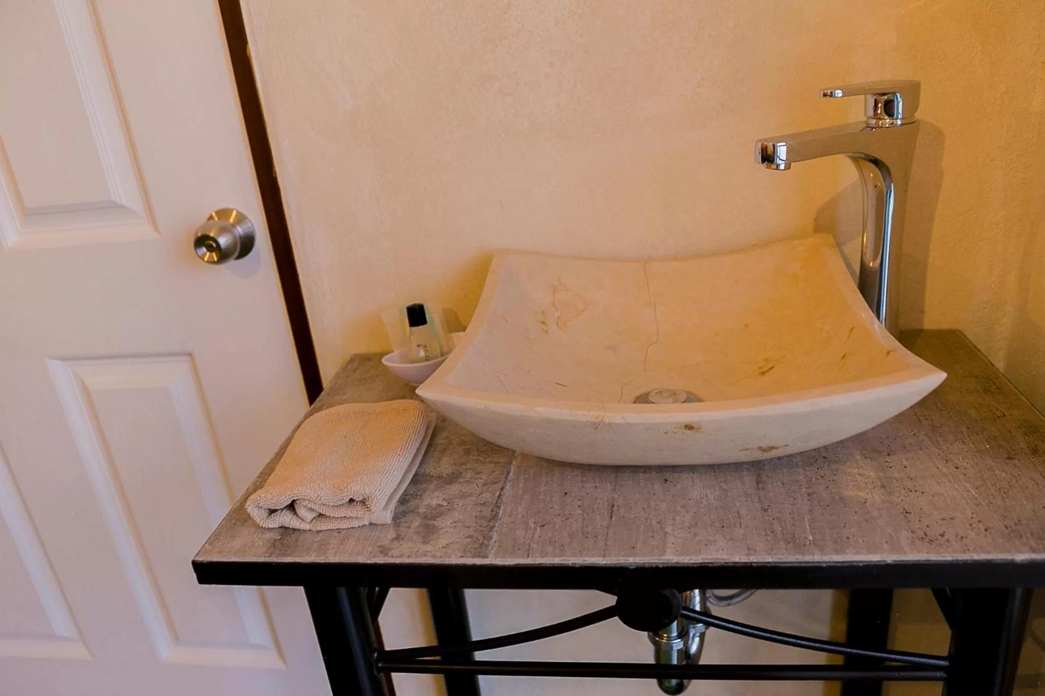 Standard Twin Room in Hotel el Descanso Barrio del Artista