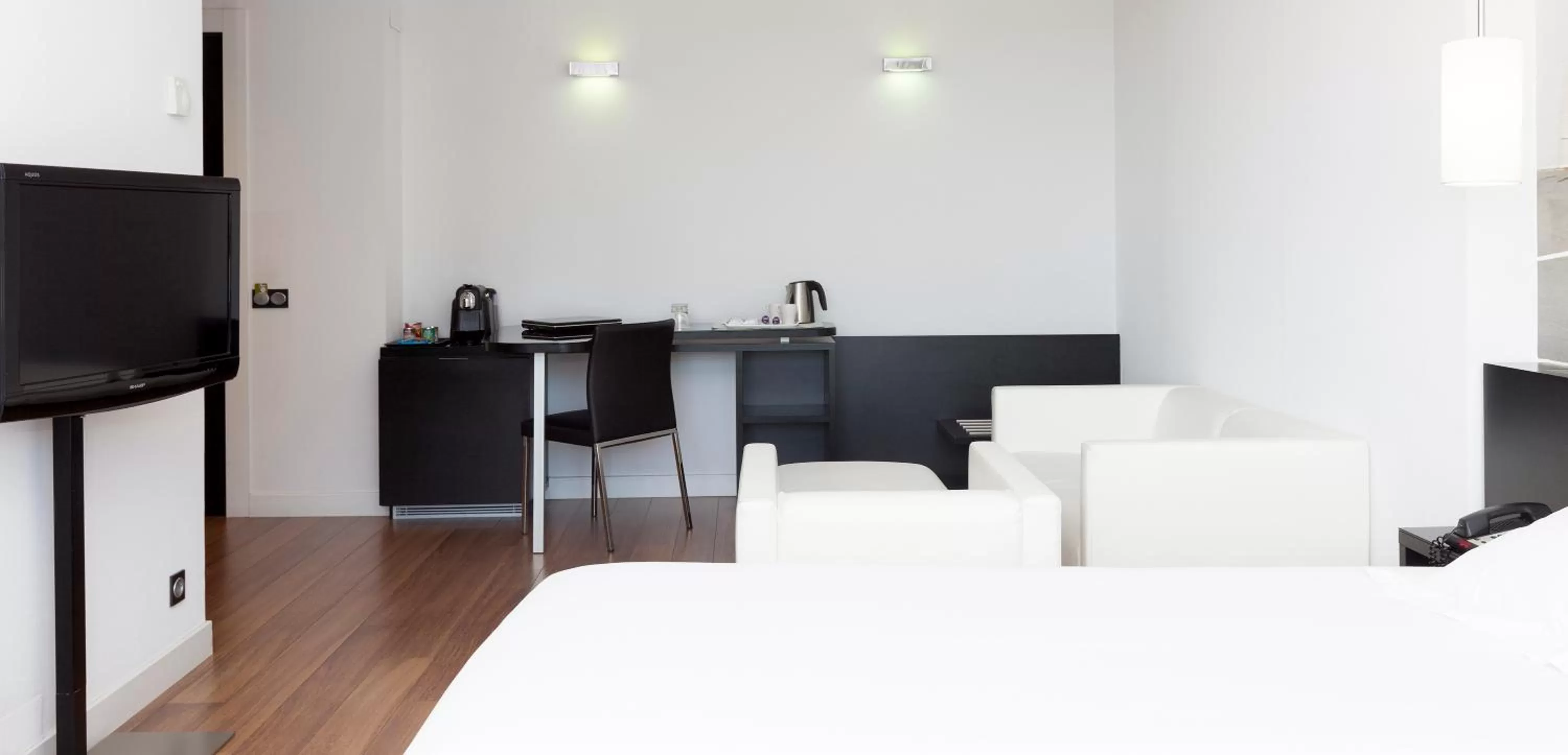 Bedroom, Bed in Axor Barajas